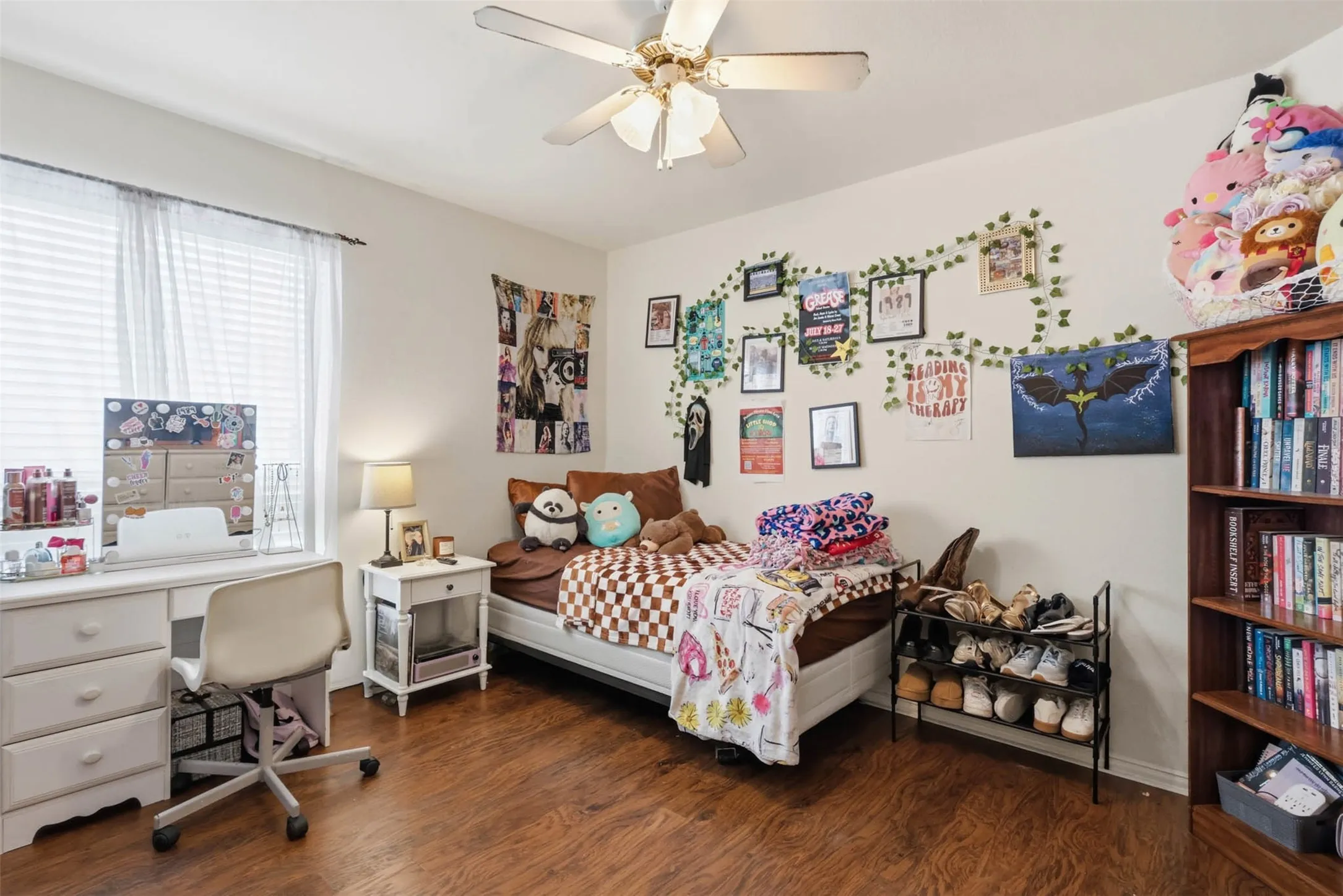 Single Family Residence For Sale in Dallas County , 2501 Saddle Horn Drive, Mesquite, Texas 75181, 4 Bedroom, 2 Bathroom, 2 Garage spaces, 2,005 Sqft, built in 2002, mls#21391219, Real Estate Agent in Mesquite, Homes For Sale in Dallas county, Homes For Sale in Mesquite, Realtor in Mesquite Texas, Real Estate Brokerage Independent Realty Texas, Luminita Cordes Realtor