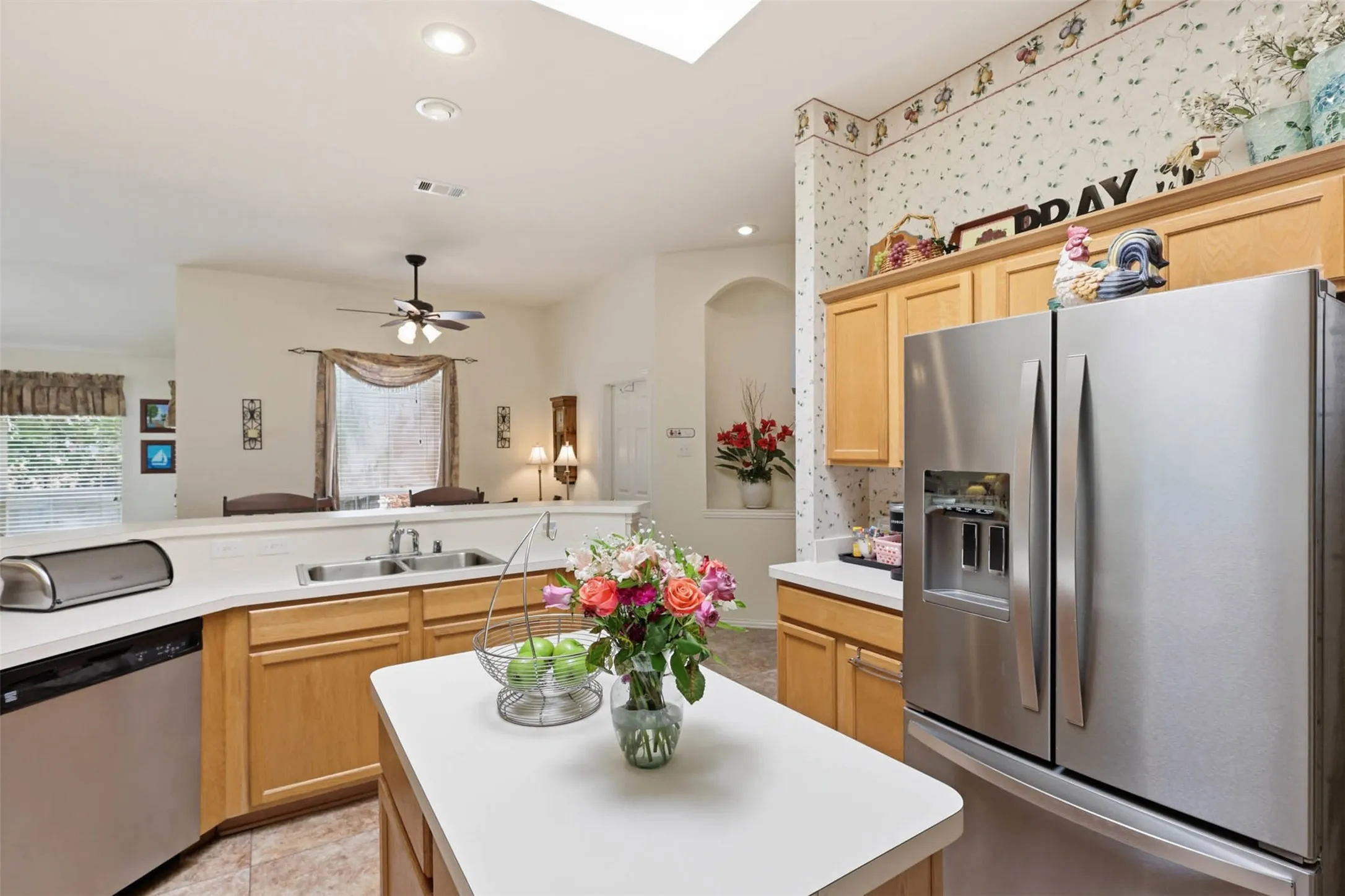 Single Family Residence For Sale in Dallas County , 2501 Saddle Horn Drive, Mesquite, Texas 75181, 4 Bedroom, 2 Bathroom, 2 Garage spaces, 2,005 Sqft, built in 2002, mls#21391219, Real Estate Agent in Mesquite, Homes For Sale in Dallas county, Homes For Sale in Mesquite, Realtor in Mesquite Texas, Real Estate Brokerage Independent Realty Texas, Luminita Cordes Realtor