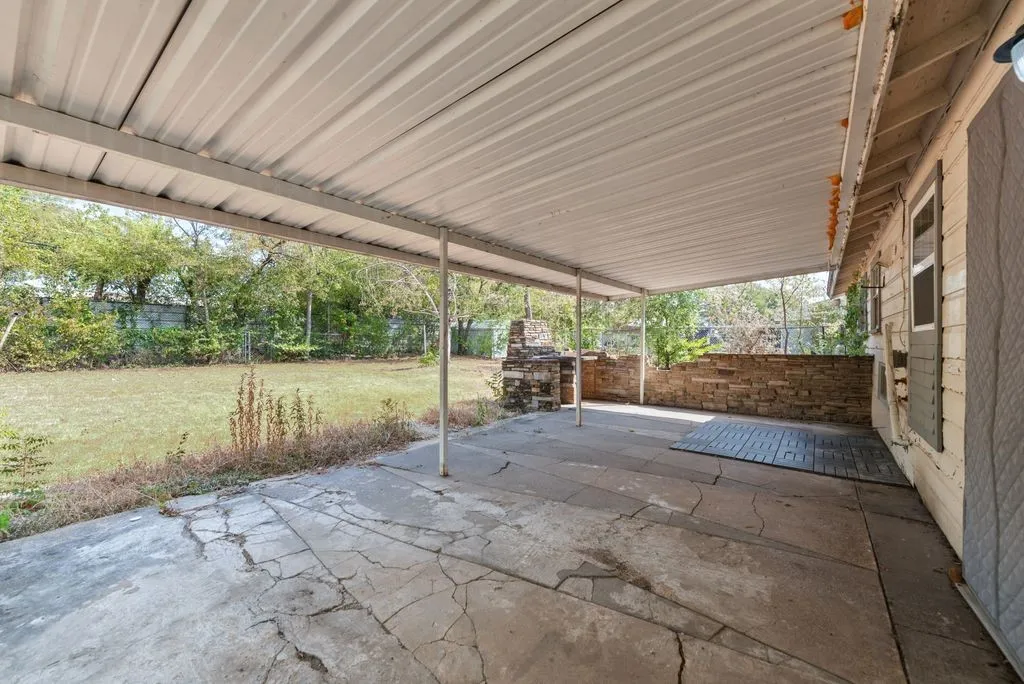 Single Family Residence For Rent in Tarrant County , 1213 De Ridder Avenue, Fort Worth, Texas 76106, 4 Bedroom, 2 Bathroom, Garage spaces, 1,018 Sqft, built in 1959, mls#21386010, Real Estate Agent in Fort Worth, Homes For Rent in Tarrant county, Homes For Rent in Fort Worth, Realtor in Fort Worth Texas, Real Estate Brokerage Independent Realty Texas, Luminita Cordes Realtor