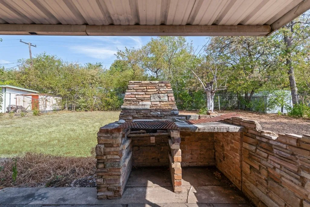 Single Family Residence For Rent in Tarrant County , 1213 De Ridder Avenue, Fort Worth, Texas 76106, 4 Bedroom, 2 Bathroom, Garage spaces, 1,018 Sqft, built in 1959, mls#21386010, Real Estate Agent in Fort Worth, Homes For Rent in Tarrant county, Homes For Rent in Fort Worth, Realtor in Fort Worth Texas, Real Estate Brokerage Independent Realty Texas, Luminita Cordes Realtor