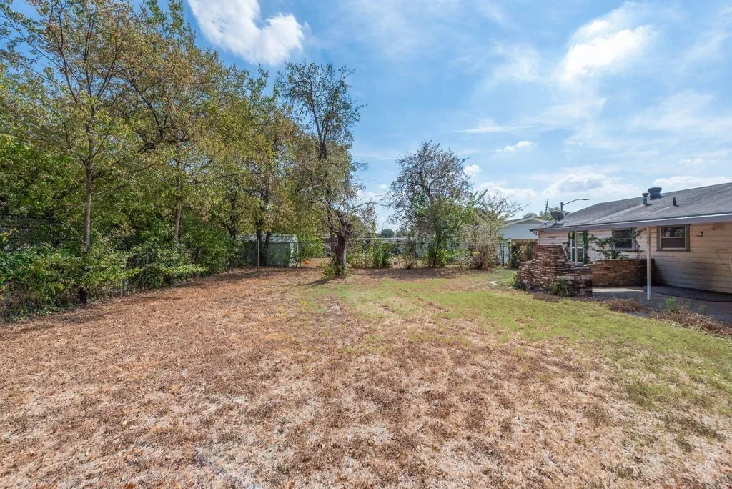 Single Family Residence For Rent in Tarrant County , 1213 De Ridder Avenue, Fort Worth, Texas 76106, 4 Bedroom, 2 Bathroom, Garage spaces, 1,018 Sqft, built in 1959, mls#21386010, Real Estate Agent in Fort Worth, Homes For Rent in Tarrant county, Homes For Rent in Fort Worth, Realtor in Fort Worth Texas, Real Estate Brokerage Independent Realty Texas, Luminita Cordes Realtor