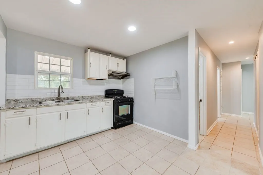 Single Family Residence For Rent in Tarrant County , 1213 De Ridder Avenue, Fort Worth, Texas 76106, 4 Bedroom, 2 Bathroom, Garage spaces, 1,018 Sqft, built in 1959, mls#21386010, Real Estate Agent in Fort Worth, Homes For Rent in Tarrant county, Homes For Rent in Fort Worth, Realtor in Fort Worth Texas, Real Estate Brokerage Independent Realty Texas, Luminita Cordes Realtor
