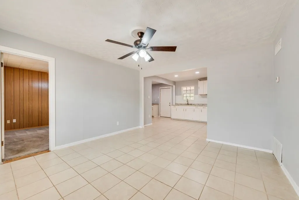 Single Family Residence For Rent in Tarrant County , 1213 De Ridder Avenue, Fort Worth, Texas 76106, 4 Bedroom, 2 Bathroom, Garage spaces, 1,018 Sqft, built in 1959, mls#21386010, Real Estate Agent in Fort Worth, Homes For Rent in Tarrant county, Homes For Rent in Fort Worth, Realtor in Fort Worth Texas, Real Estate Brokerage Independent Realty Texas, Luminita Cordes Realtor