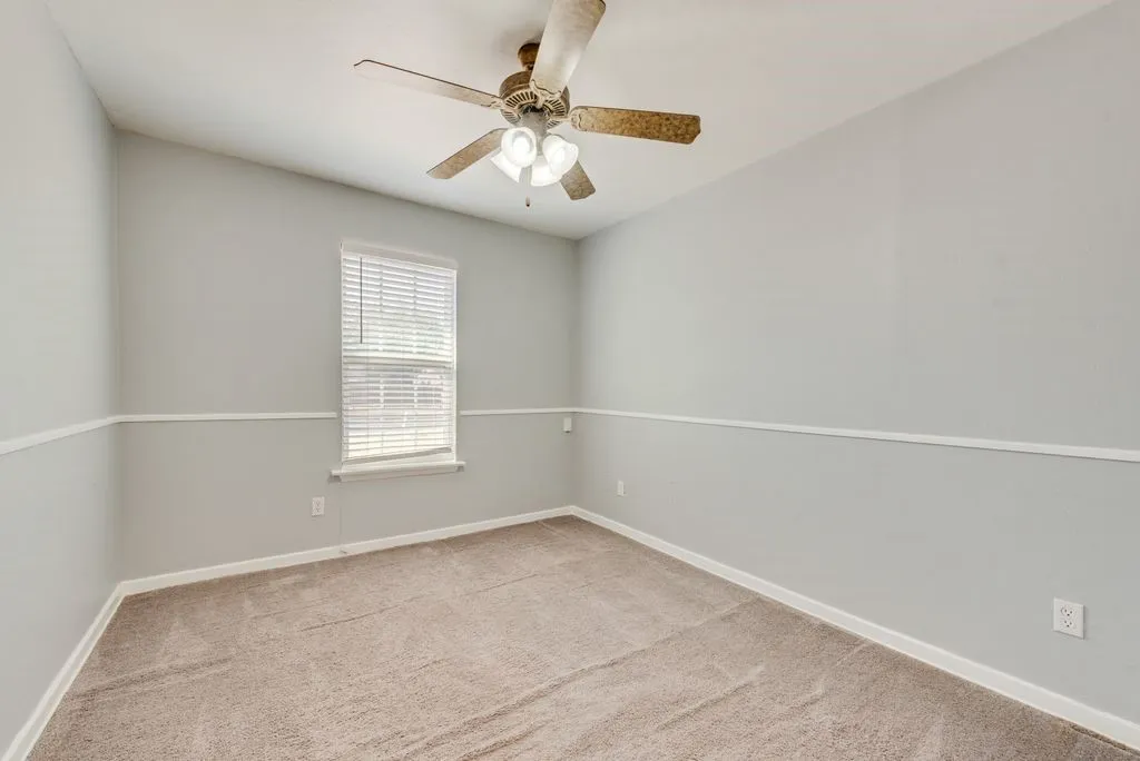 Single Family Residence For Rent in Tarrant County , 1213 De Ridder Avenue, Fort Worth, Texas 76106, 4 Bedroom, 2 Bathroom, Garage spaces, 1,018 Sqft, built in 1959, mls#21386010, Real Estate Agent in Fort Worth, Homes For Rent in Tarrant county, Homes For Rent in Fort Worth, Realtor in Fort Worth Texas, Real Estate Brokerage Independent Realty Texas, Luminita Cordes Realtor