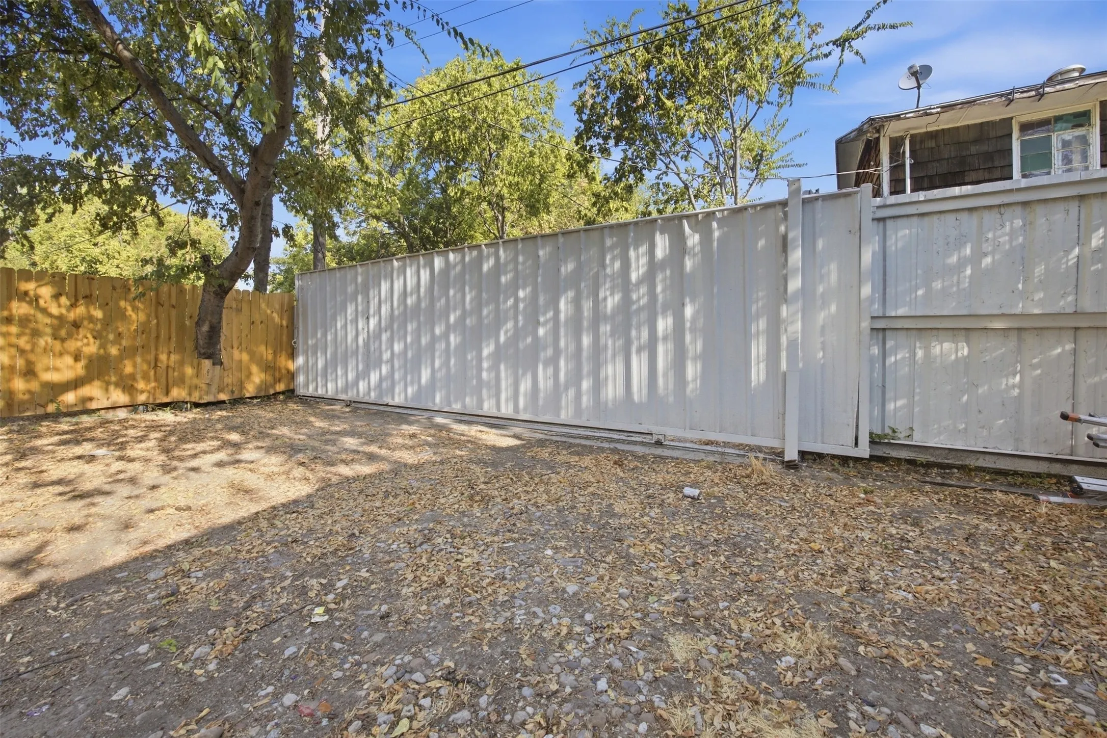 Single Family Residence For Sale in Dallas County , 1801 Garden Oaks Drive, Irving, Texas 75061, 5 Bedroom, 3 Bathroom, Garage spaces, 1,273 Sqft, built in 1953, mls#21391224, Real Estate Agent in Irving, Homes For Sale in Dallas county, Homes For Sale in Irving, Realtor in Irving Texas, Real Estate Brokerage Independent Realty Texas, Luminita Cordes Realtor