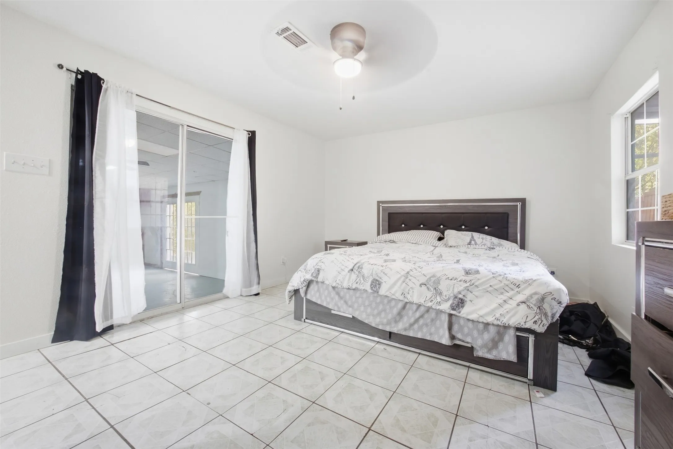 Single Family Residence For Sale in Dallas County , 1801 Garden Oaks Drive, Irving, Texas 75061, 5 Bedroom, 3 Bathroom, Garage spaces, 1,273 Sqft, built in 1953, mls#21391224, Real Estate Agent in Irving, Homes For Sale in Dallas county, Homes For Sale in Irving, Realtor in Irving Texas, Real Estate Brokerage Independent Realty Texas, Luminita Cordes Realtor