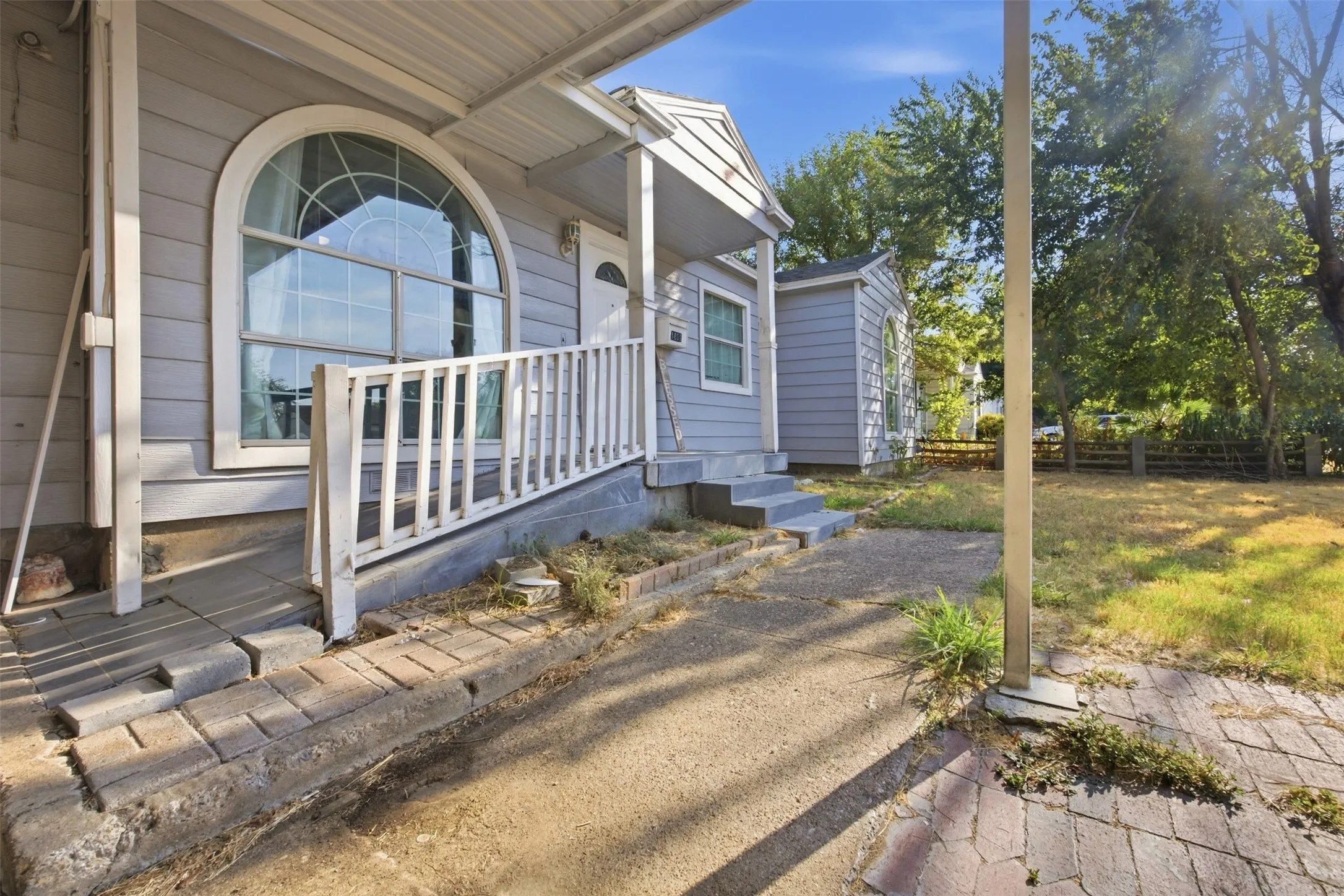 Single Family Residence For Sale in Dallas County , 1801 Garden Oaks Drive, Irving, Texas 75061, 5 Bedroom, 3 Bathroom, Garage spaces, 1,273 Sqft, built in 1953, mls#21391224, Real Estate Agent in Irving, Homes For Sale in Dallas county, Homes For Sale in Irving, Realtor in Irving Texas, Real Estate Brokerage Independent Realty Texas, Luminita Cordes Realtor