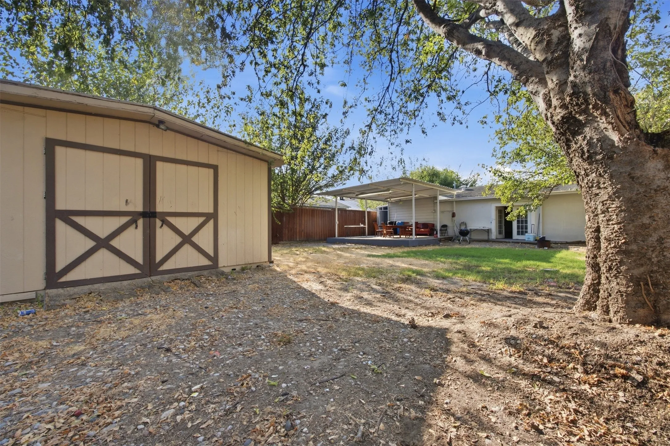 Single Family Residence For Sale in Dallas County , 1801 Garden Oaks Drive, Irving, Texas 75061, 5 Bedroom, 3 Bathroom, Garage spaces, 1,273 Sqft, built in 1953, mls#21391224, Real Estate Agent in Irving, Homes For Sale in Dallas county, Homes For Sale in Irving, Realtor in Irving Texas, Real Estate Brokerage Independent Realty Texas, Luminita Cordes Realtor