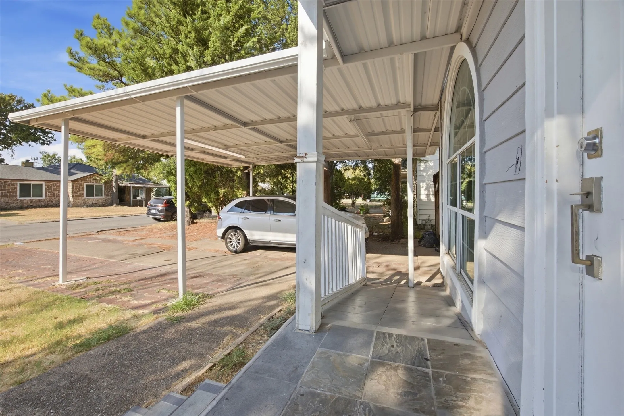 Single Family Residence For Sale in Dallas County , 1801 Garden Oaks Drive, Irving, Texas 75061, 5 Bedroom, 3 Bathroom, Garage spaces, 1,273 Sqft, built in 1953, mls#21391224, Real Estate Agent in Irving, Homes For Sale in Dallas county, Homes For Sale in Irving, Realtor in Irving Texas, Real Estate Brokerage Independent Realty Texas, Luminita Cordes Realtor