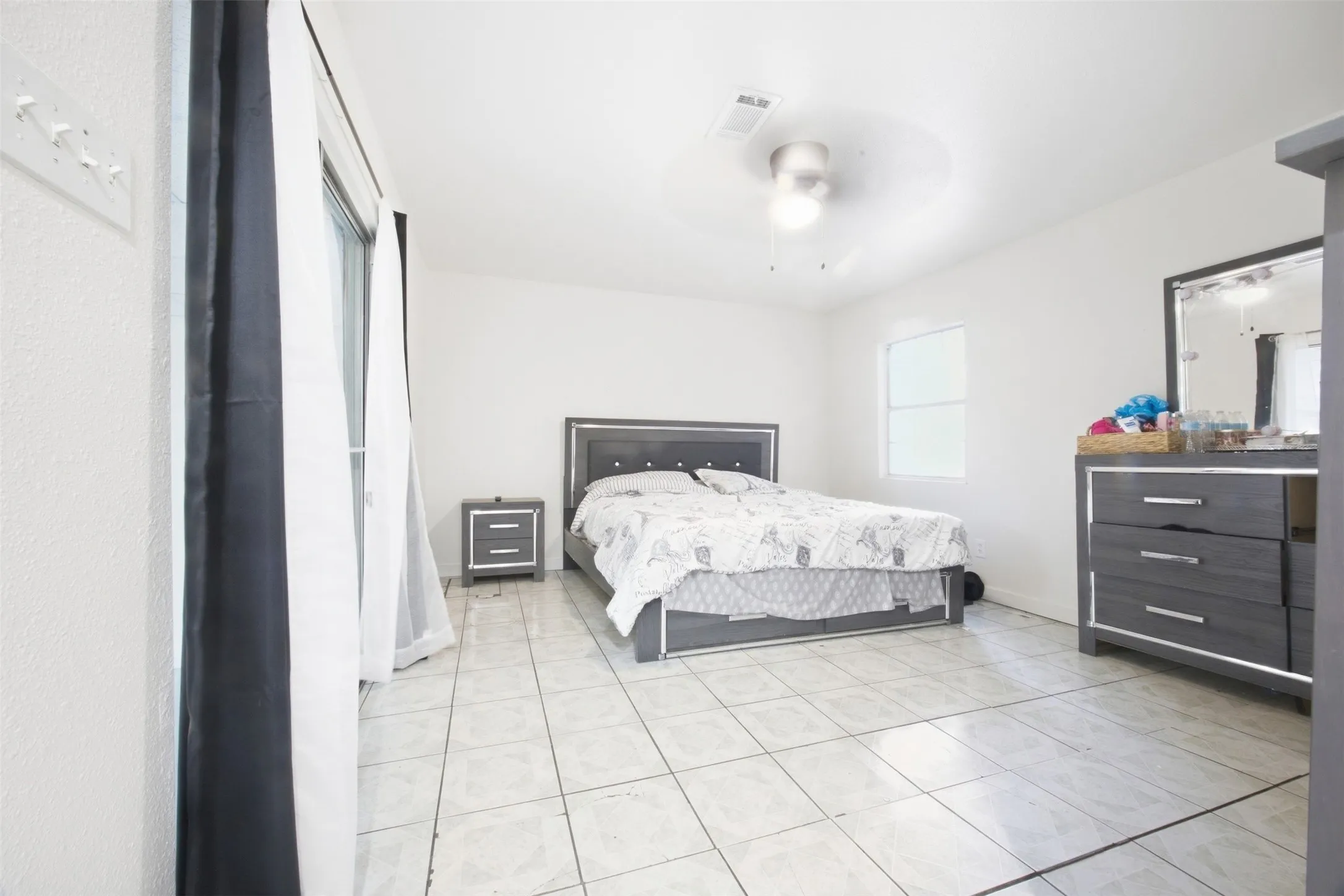 Single Family Residence For Sale in Dallas County , 1801 Garden Oaks Drive, Irving, Texas 75061, 5 Bedroom, 3 Bathroom, Garage spaces, 1,273 Sqft, built in 1953, mls#21391224, Real Estate Agent in Irving, Homes For Sale in Dallas county, Homes For Sale in Irving, Realtor in Irving Texas, Real Estate Brokerage Independent Realty Texas, Luminita Cordes Realtor