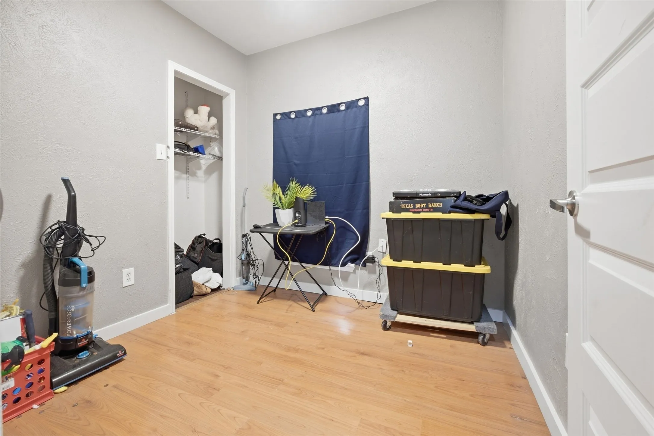 Single Family Residence For Sale in Dallas County , 1801 Garden Oaks Drive, Irving, Texas 75061, 5 Bedroom, 3 Bathroom, Garage spaces, 1,273 Sqft, built in 1953, mls#21391224, Real Estate Agent in Irving, Homes For Sale in Dallas county, Homes For Sale in Irving, Realtor in Irving Texas, Real Estate Brokerage Independent Realty Texas, Luminita Cordes Realtor