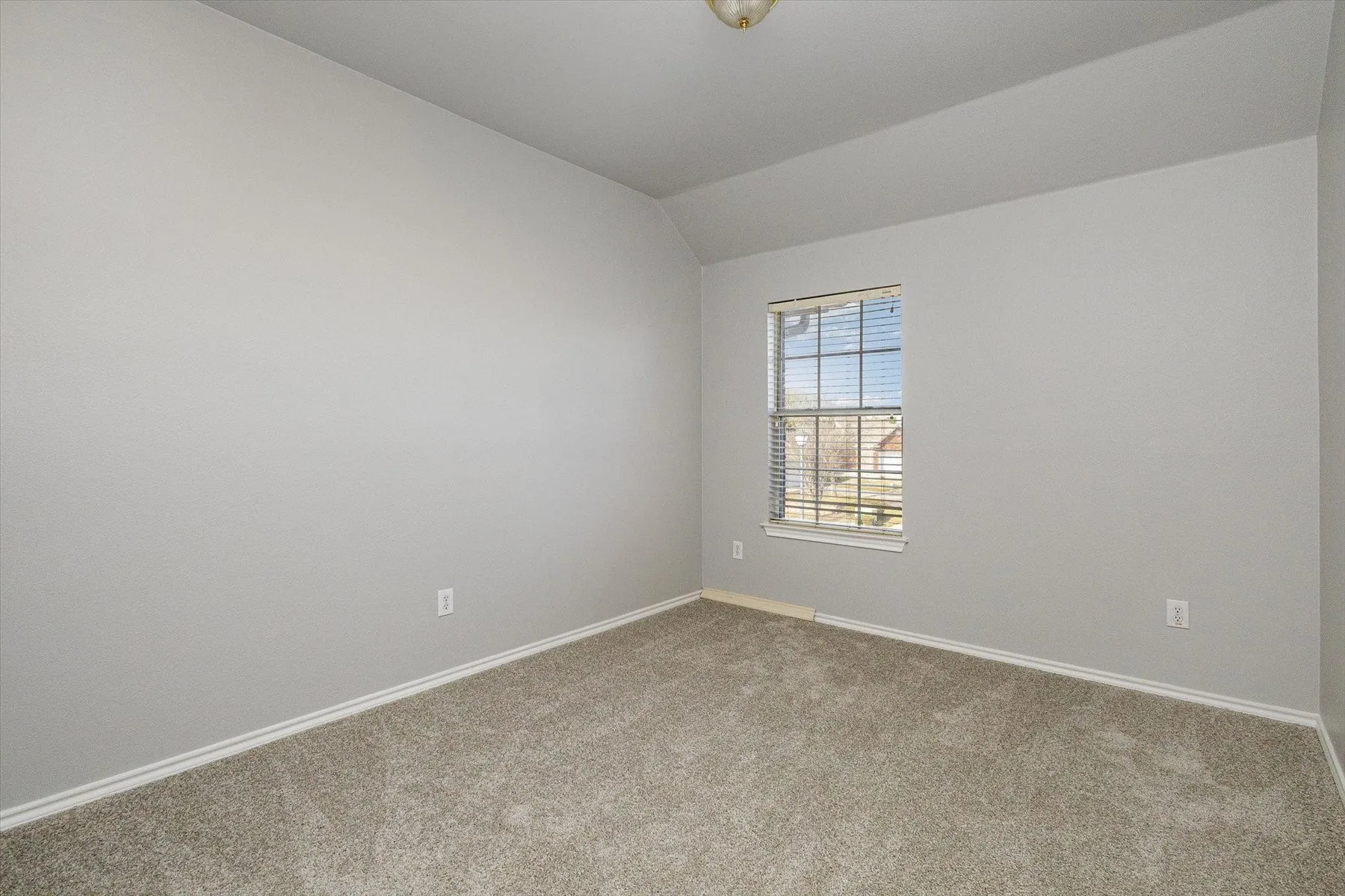 Single Family Residence For Rent in Dallas County , 7920 Glenway Drive, Dallas, Texas 75249, 4 Bedroom, 4 Bathroom, 2 Garage spaces, 2,629 Sqft, built in 2002, mls#21390017, Real Estate Agent in Dallas, Homes For Rent in Dallas county, Homes For Rent in Dallas, Realtor in Dallas Texas, Real Estate Brokerage Independent Realty Texas, Luminita Cordes Realtor