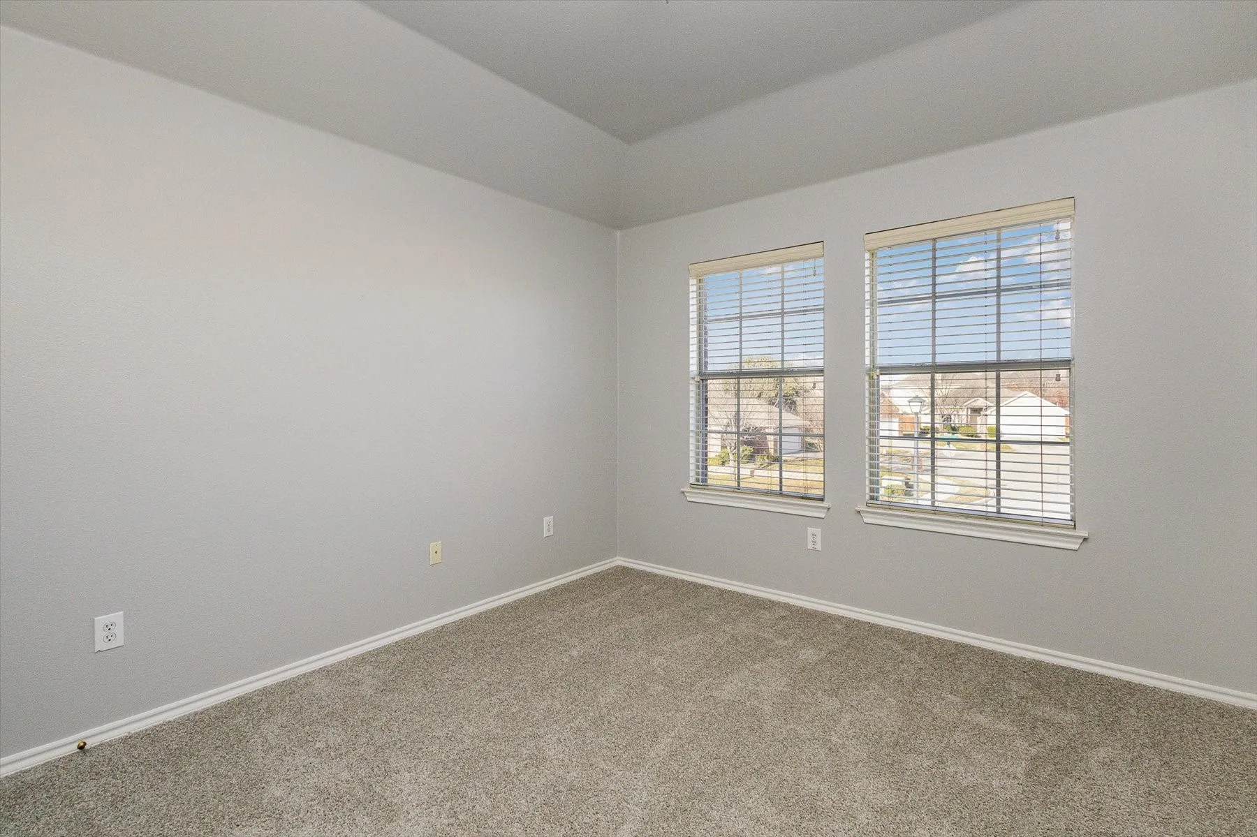 Single Family Residence For Rent in Dallas County , 7920 Glenway Drive, Dallas, Texas 75249, 4 Bedroom, 4 Bathroom, 2 Garage spaces, 2,629 Sqft, built in 2002, mls#21390017, Real Estate Agent in Dallas, Homes For Rent in Dallas county, Homes For Rent in Dallas, Realtor in Dallas Texas, Real Estate Brokerage Independent Realty Texas, Luminita Cordes Realtor