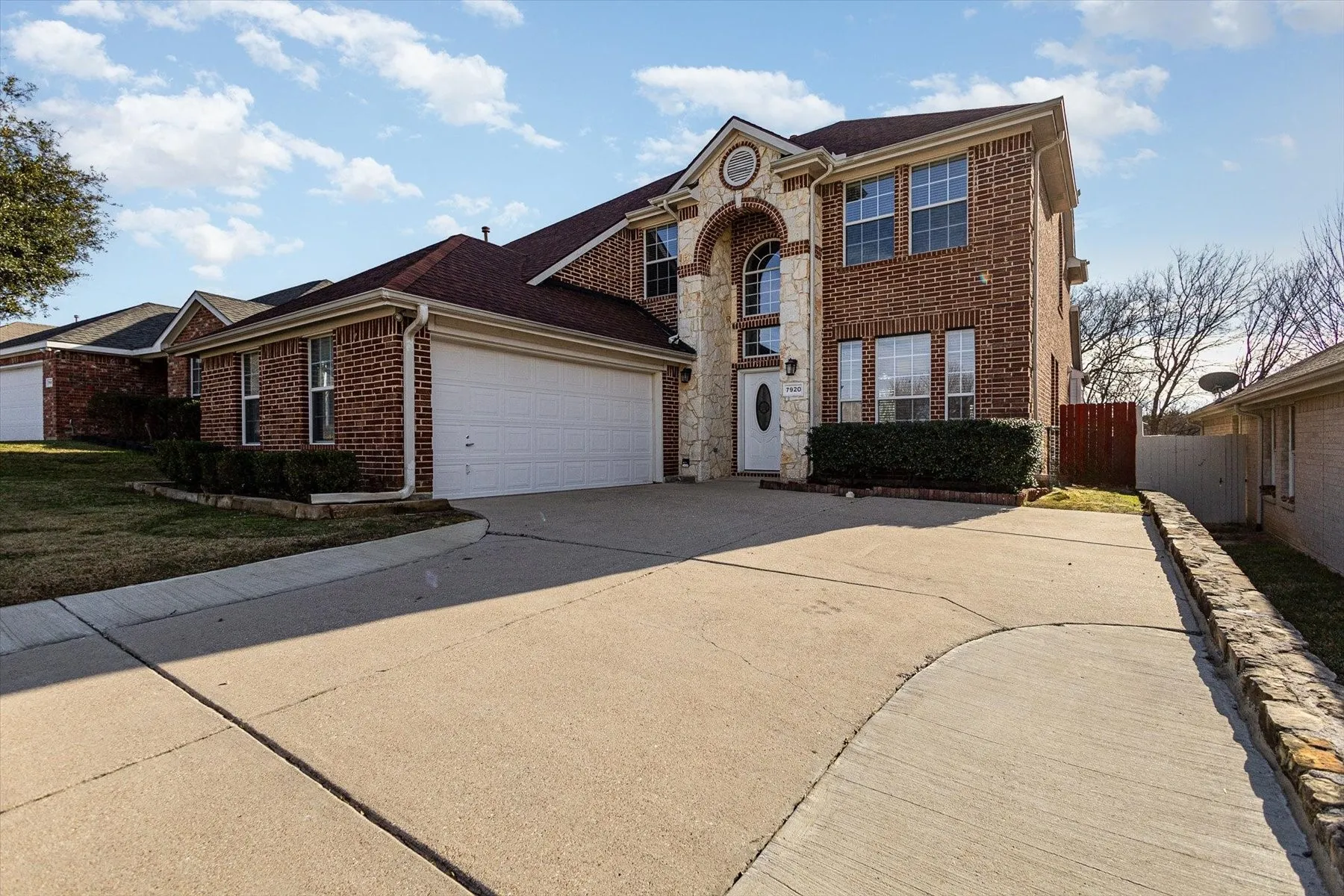 Single Family Residence For Rent in Dallas County , 7920 Glenway Drive, Dallas, Texas 75249, 4 Bedroom, 4 Bathroom, 2 Garage spaces, 2,629 Sqft, built in 2002, mls#21390017, Real Estate Agent in Dallas, Homes For Rent in Dallas county, Homes For Rent in Dallas, Realtor in Dallas Texas, Real Estate Brokerage Independent Realty Texas, Luminita Cordes Realtor