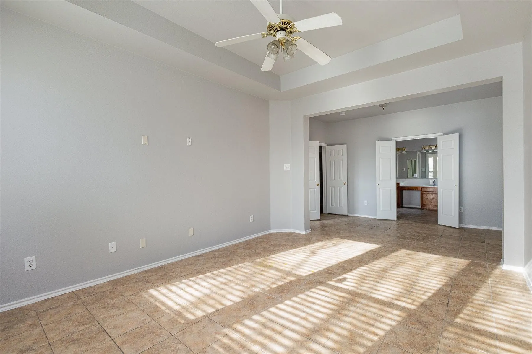 Single Family Residence For Rent in Dallas County , 7920 Glenway Drive, Dallas, Texas 75249, 4 Bedroom, 4 Bathroom, 2 Garage spaces, 2,629 Sqft, built in 2002, mls#21390017, Real Estate Agent in Dallas, Homes For Rent in Dallas county, Homes For Rent in Dallas, Realtor in Dallas Texas, Real Estate Brokerage Independent Realty Texas, Luminita Cordes Realtor