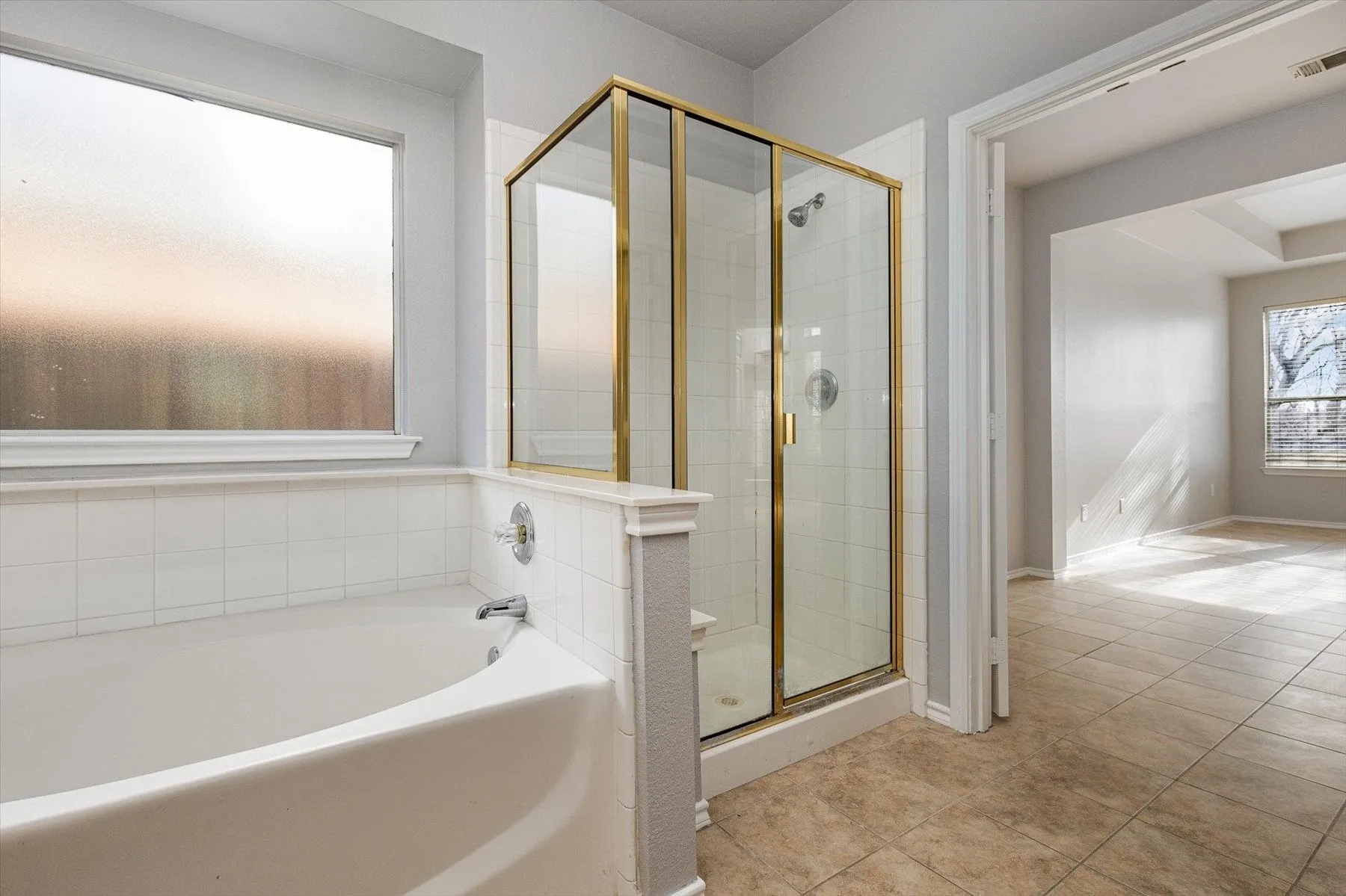 Single Family Residence For Rent in Dallas County , 7920 Glenway Drive, Dallas, Texas 75249, 4 Bedroom, 4 Bathroom, 2 Garage spaces, 2,629 Sqft, built in 2002, mls#21390017, Real Estate Agent in Dallas, Homes For Rent in Dallas county, Homes For Rent in Dallas, Realtor in Dallas Texas, Real Estate Brokerage Independent Realty Texas, Luminita Cordes Realtor