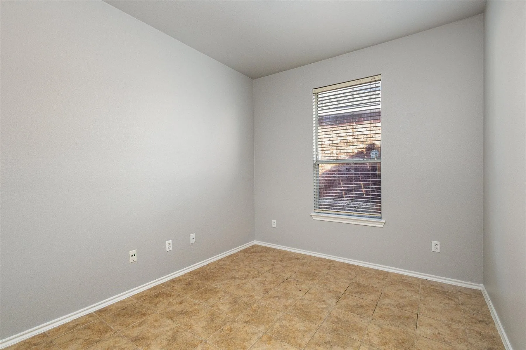 Single Family Residence For Rent in Dallas County , 7920 Glenway Drive, Dallas, Texas 75249, 4 Bedroom, 4 Bathroom, 2 Garage spaces, 2,629 Sqft, built in 2002, mls#21390017, Real Estate Agent in Dallas, Homes For Rent in Dallas county, Homes For Rent in Dallas, Realtor in Dallas Texas, Real Estate Brokerage Independent Realty Texas, Luminita Cordes Realtor