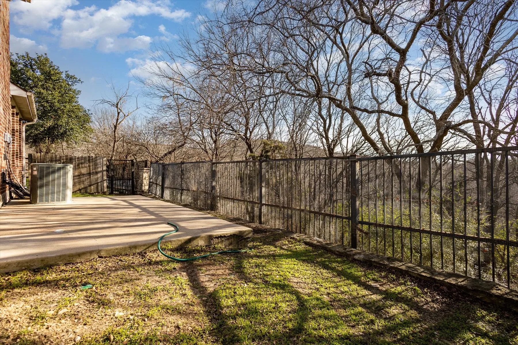 Single Family Residence For Rent in Dallas County , 7920 Glenway Drive, Dallas, Texas 75249, 4 Bedroom, 4 Bathroom, 2 Garage spaces, 2,629 Sqft, built in 2002, mls#21390017, Real Estate Agent in Dallas, Homes For Rent in Dallas county, Homes For Rent in Dallas, Realtor in Dallas Texas, Real Estate Brokerage Independent Realty Texas, Luminita Cordes Realtor