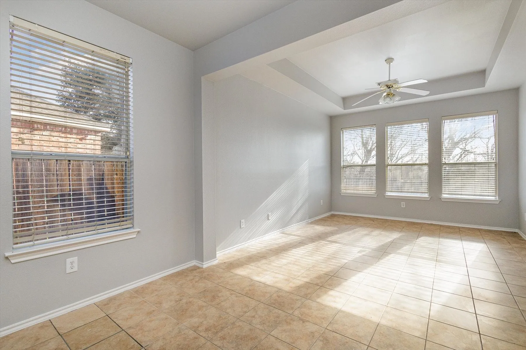 Single Family Residence For Rent in Dallas County , 7920 Glenway Drive, Dallas, Texas 75249, 4 Bedroom, 4 Bathroom, 2 Garage spaces, 2,629 Sqft, built in 2002, mls#21390017, Real Estate Agent in Dallas, Homes For Rent in Dallas county, Homes For Rent in Dallas, Realtor in Dallas Texas, Real Estate Brokerage Independent Realty Texas, Luminita Cordes Realtor
