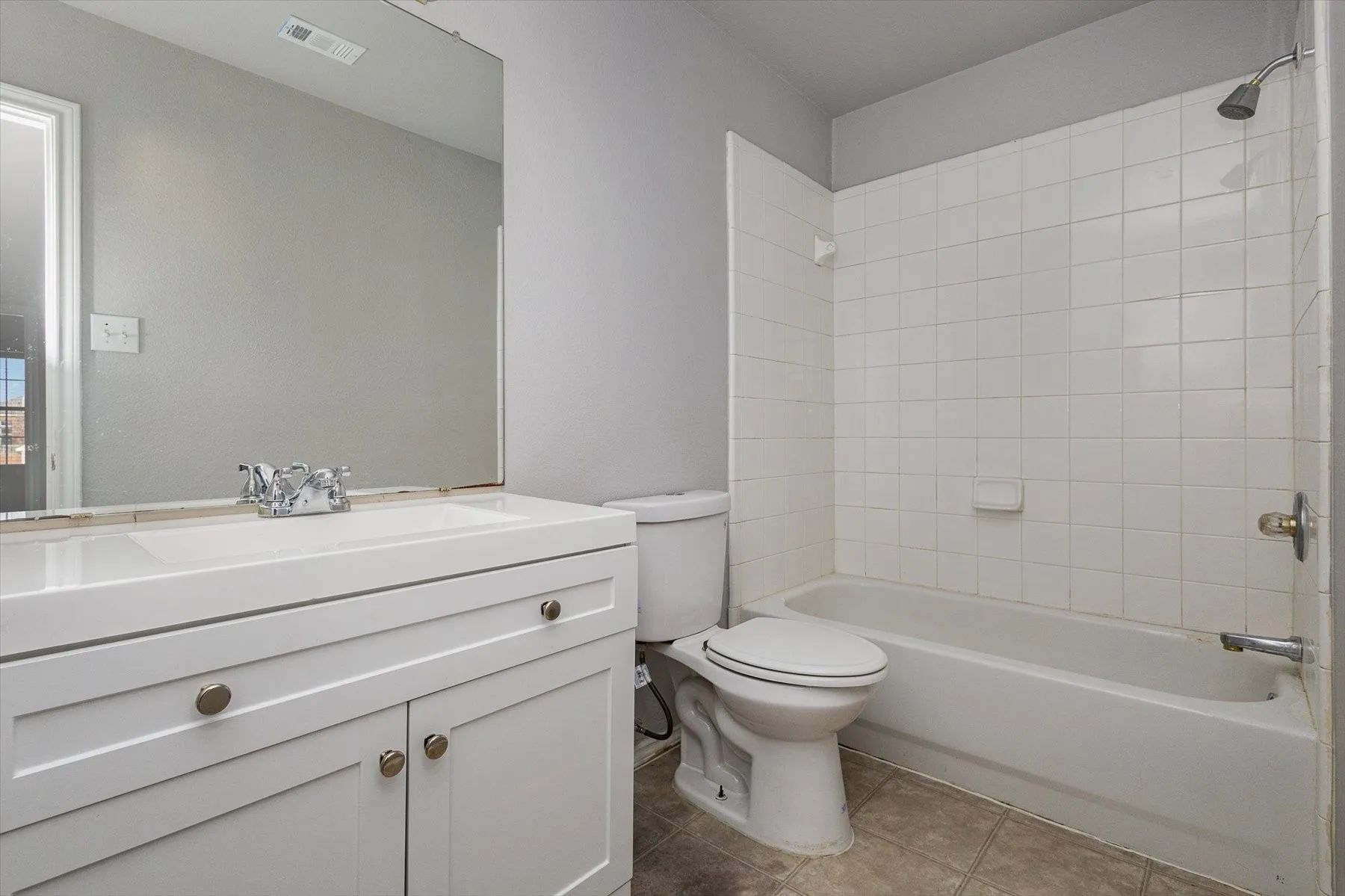 Single Family Residence For Rent in Dallas County , 7920 Glenway Drive, Dallas, Texas 75249, 4 Bedroom, 4 Bathroom, 2 Garage spaces, 2,629 Sqft, built in 2002, mls#21390017, Real Estate Agent in Dallas, Homes For Rent in Dallas county, Homes For Rent in Dallas, Realtor in Dallas Texas, Real Estate Brokerage Independent Realty Texas, Luminita Cordes Realtor