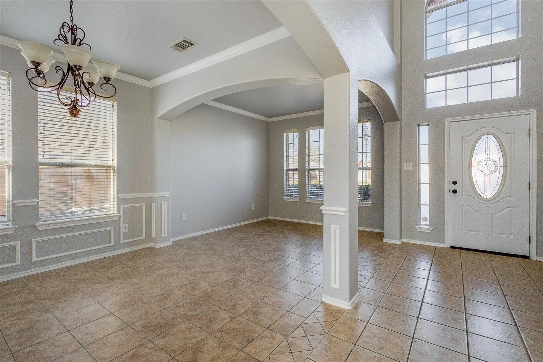 Single Family Residence For Rent in Dallas County , 7920 Glenway Drive, Dallas, Texas 75249, 4 Bedroom, 4 Bathroom, 2 Garage spaces, 2,629 Sqft, built in 2002, mls#21390017, Real Estate Agent in Dallas, Homes For Rent in Dallas county, Homes For Rent in Dallas, Realtor in Dallas Texas, Real Estate Brokerage Independent Realty Texas, Luminita Cordes Realtor