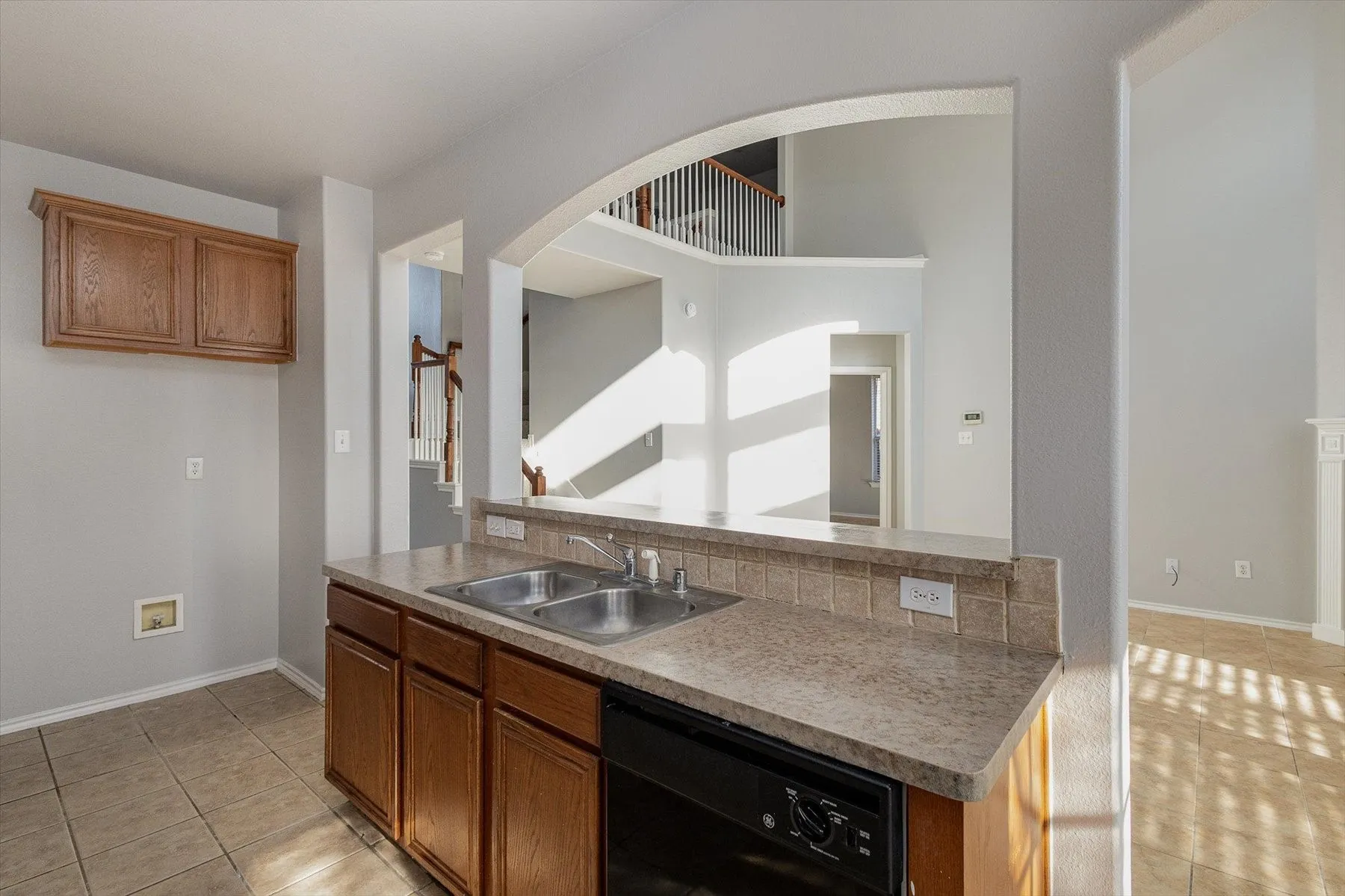 Single Family Residence For Rent in Dallas County , 7920 Glenway Drive, Dallas, Texas 75249, 4 Bedroom, 4 Bathroom, 2 Garage spaces, 2,629 Sqft, built in 2002, mls#21390017, Real Estate Agent in Dallas, Homes For Rent in Dallas county, Homes For Rent in Dallas, Realtor in Dallas Texas, Real Estate Brokerage Independent Realty Texas, Luminita Cordes Realtor