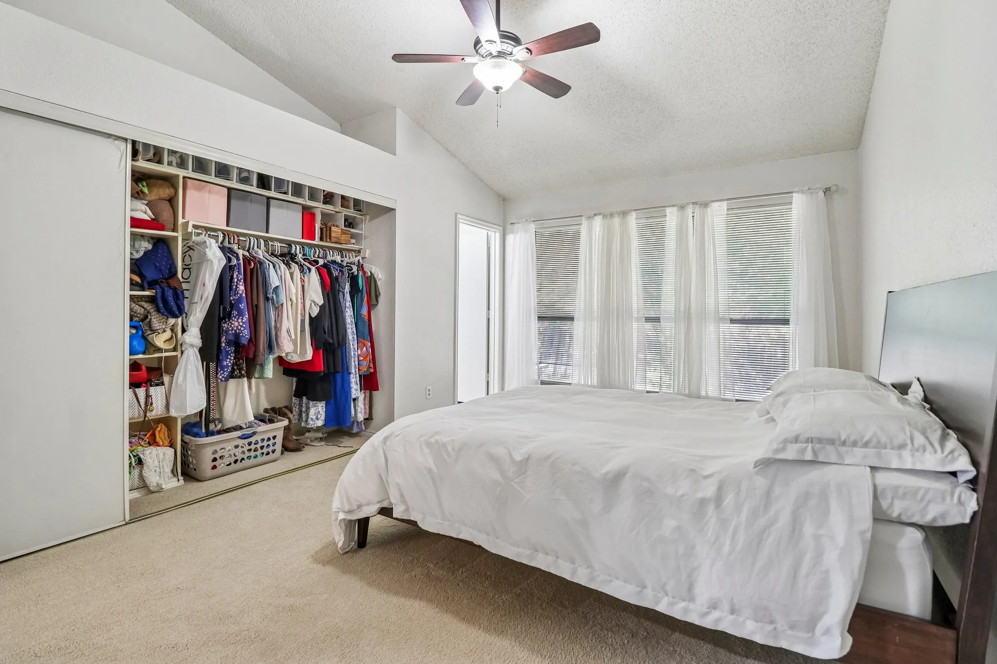 Single Family Residence For Sale in Tarrant County , 7721 Waxwing Circle W, Fort Worth, Texas 76137, 3 Bedroom, 2 Bathroom, 2 Garage spaces, 1,272 Sqft, built in 1987, mls#21382248, Real Estate Agent in Fort Worth, Homes For Sale in Tarrant county, Homes For Sale in Fort Worth, Realtor in Fort Worth Texas, Real Estate Brokerage Independent Realty Texas, Luminita Cordes Realtor