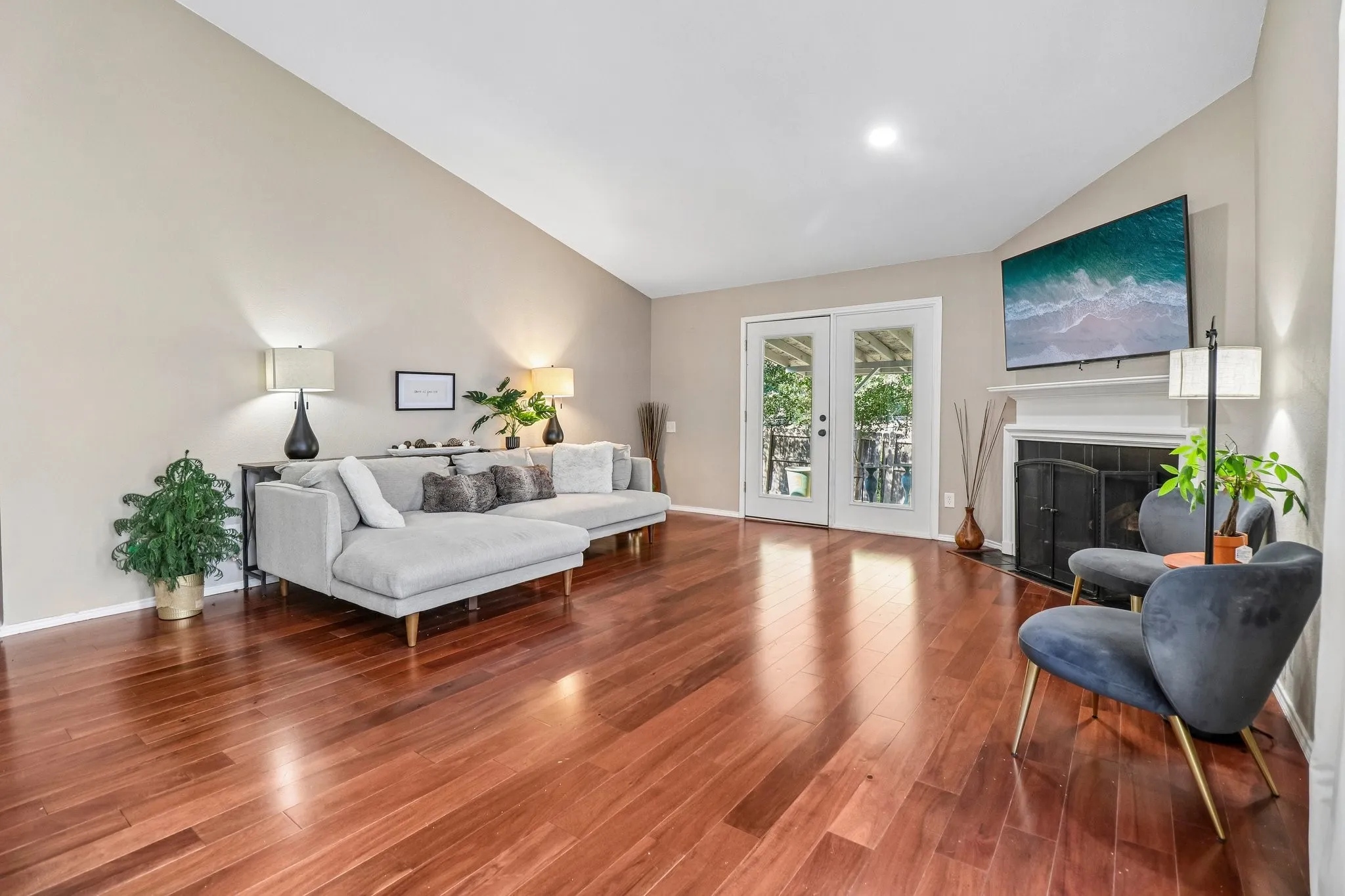 Single Family Residence For Sale in Tarrant County , 7721 Waxwing Circle W, Fort Worth, Texas 76137, 3 Bedroom, 2 Bathroom, 2 Garage spaces, 1,272 Sqft, built in 1987, mls#21382248, Real Estate Agent in Fort Worth, Homes For Sale in Tarrant county, Homes For Sale in Fort Worth, Realtor in Fort Worth Texas, Real Estate Brokerage Independent Realty Texas, Luminita Cordes Realtor