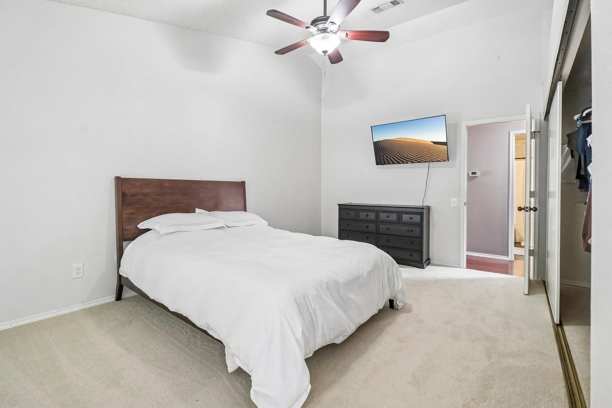 Single Family Residence For Sale in Tarrant County , 7721 Waxwing Circle W, Fort Worth, Texas 76137, 3 Bedroom, 2 Bathroom, 2 Garage spaces, 1,272 Sqft, built in 1987, mls#21382248, Real Estate Agent in Fort Worth, Homes For Sale in Tarrant county, Homes For Sale in Fort Worth, Realtor in Fort Worth Texas, Real Estate Brokerage Independent Realty Texas, Luminita Cordes Realtor