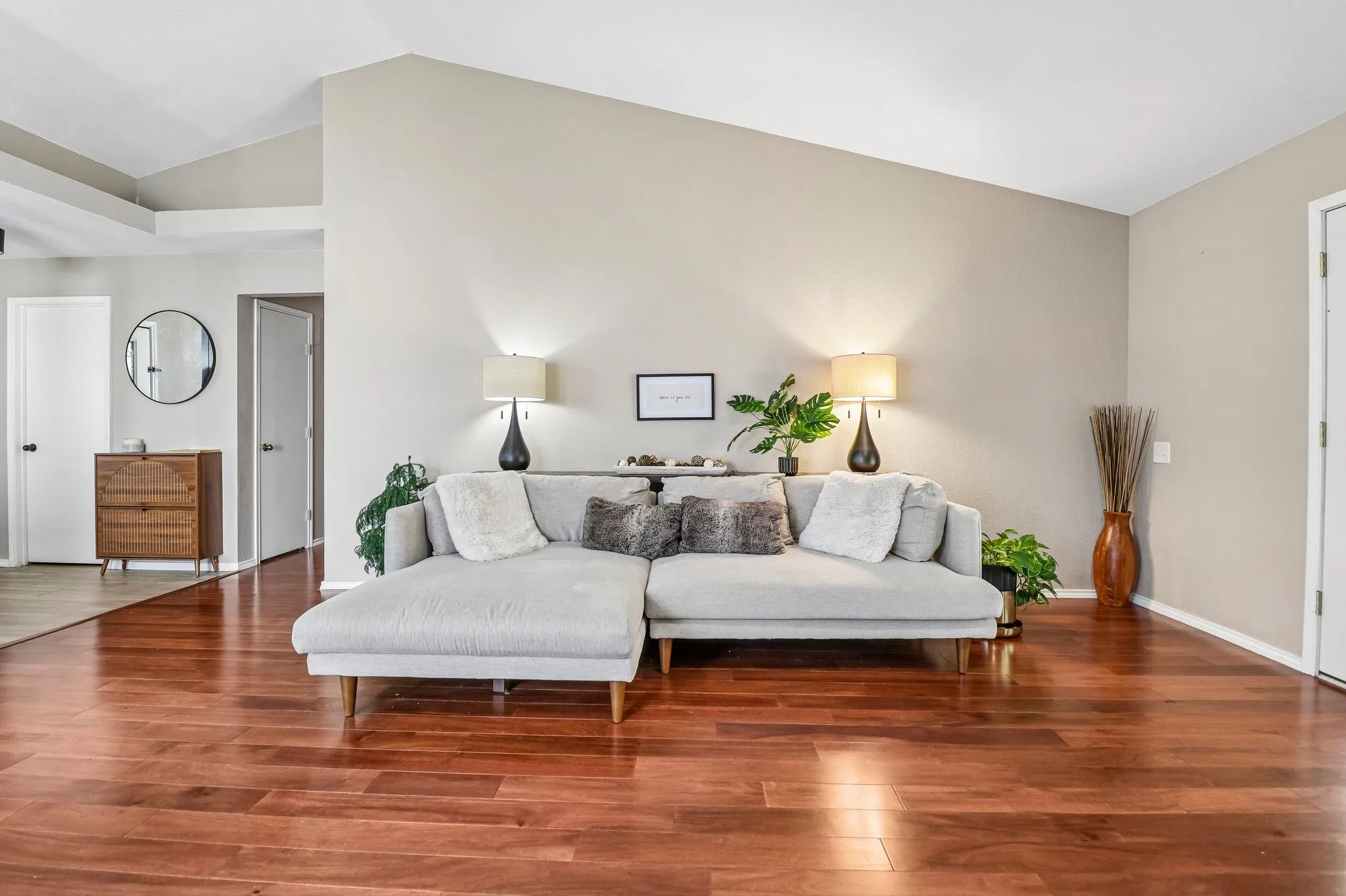 Single Family Residence For Sale in Tarrant County , 7721 Waxwing Circle W, Fort Worth, Texas 76137, 3 Bedroom, 2 Bathroom, 2 Garage spaces, 1,272 Sqft, built in 1987, mls#21382248, Real Estate Agent in Fort Worth, Homes For Sale in Tarrant county, Homes For Sale in Fort Worth, Realtor in Fort Worth Texas, Real Estate Brokerage Independent Realty Texas, Luminita Cordes Realtor