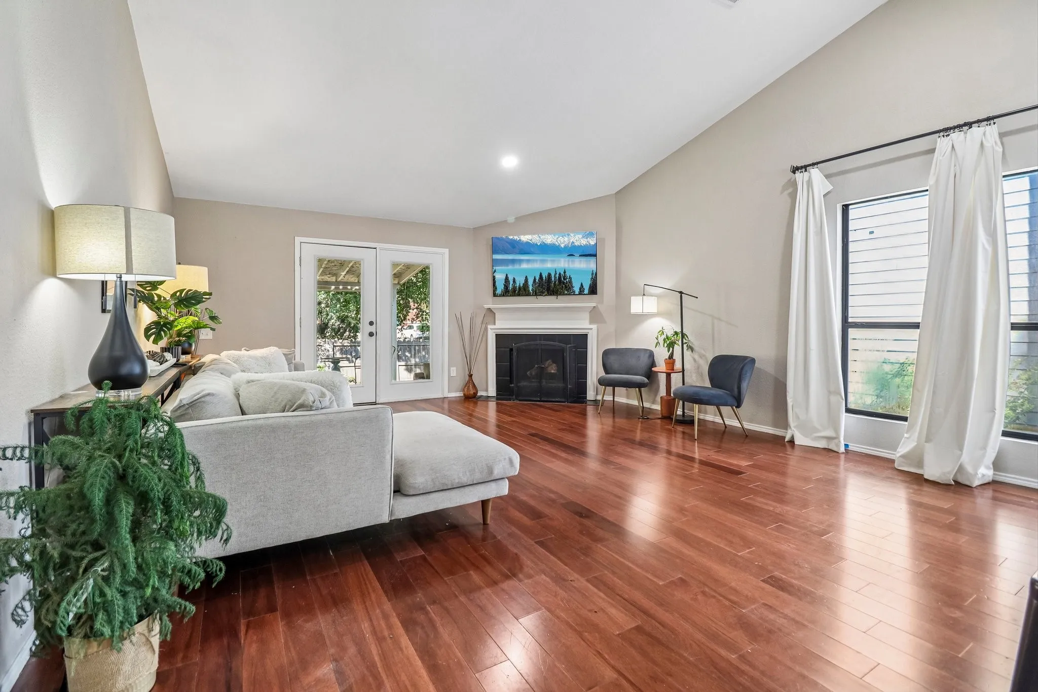 Single Family Residence For Sale in Tarrant County , 7721 Waxwing Circle W, Fort Worth, Texas 76137, 3 Bedroom, 2 Bathroom, 2 Garage spaces, 1,272 Sqft, built in 1987, mls#21382248, Real Estate Agent in Fort Worth, Homes For Sale in Tarrant county, Homes For Sale in Fort Worth, Realtor in Fort Worth Texas, Real Estate Brokerage Independent Realty Texas, Luminita Cordes Realtor