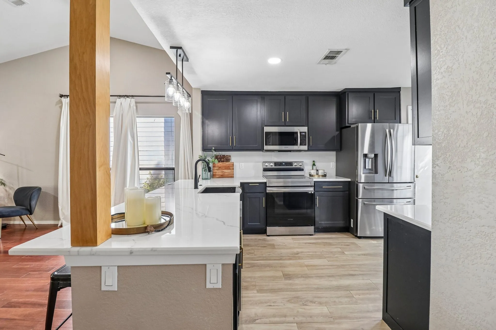 Single Family Residence For Sale in Tarrant County , 7721 Waxwing Circle W, Fort Worth, Texas 76137, 3 Bedroom, 2 Bathroom, 2 Garage spaces, 1,272 Sqft, built in 1987, mls#21382248, Real Estate Agent in Fort Worth, Homes For Sale in Tarrant county, Homes For Sale in Fort Worth, Realtor in Fort Worth Texas, Real Estate Brokerage Independent Realty Texas, Luminita Cordes Realtor
