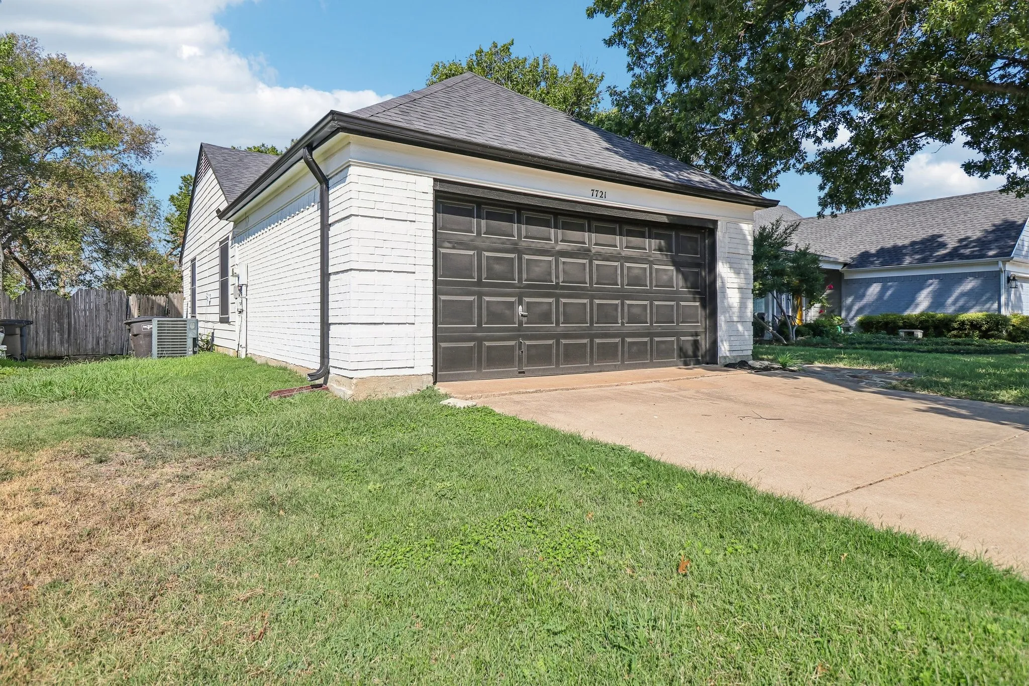 Single Family Residence For Sale in Tarrant County , 7721 Waxwing Circle W, Fort Worth, Texas 76137, 3 Bedroom, 2 Bathroom, 2 Garage spaces, 1,272 Sqft, built in 1987, mls#21382248, Real Estate Agent in Fort Worth, Homes For Sale in Tarrant county, Homes For Sale in Fort Worth, Realtor in Fort Worth Texas, Real Estate Brokerage Independent Realty Texas, Luminita Cordes Realtor