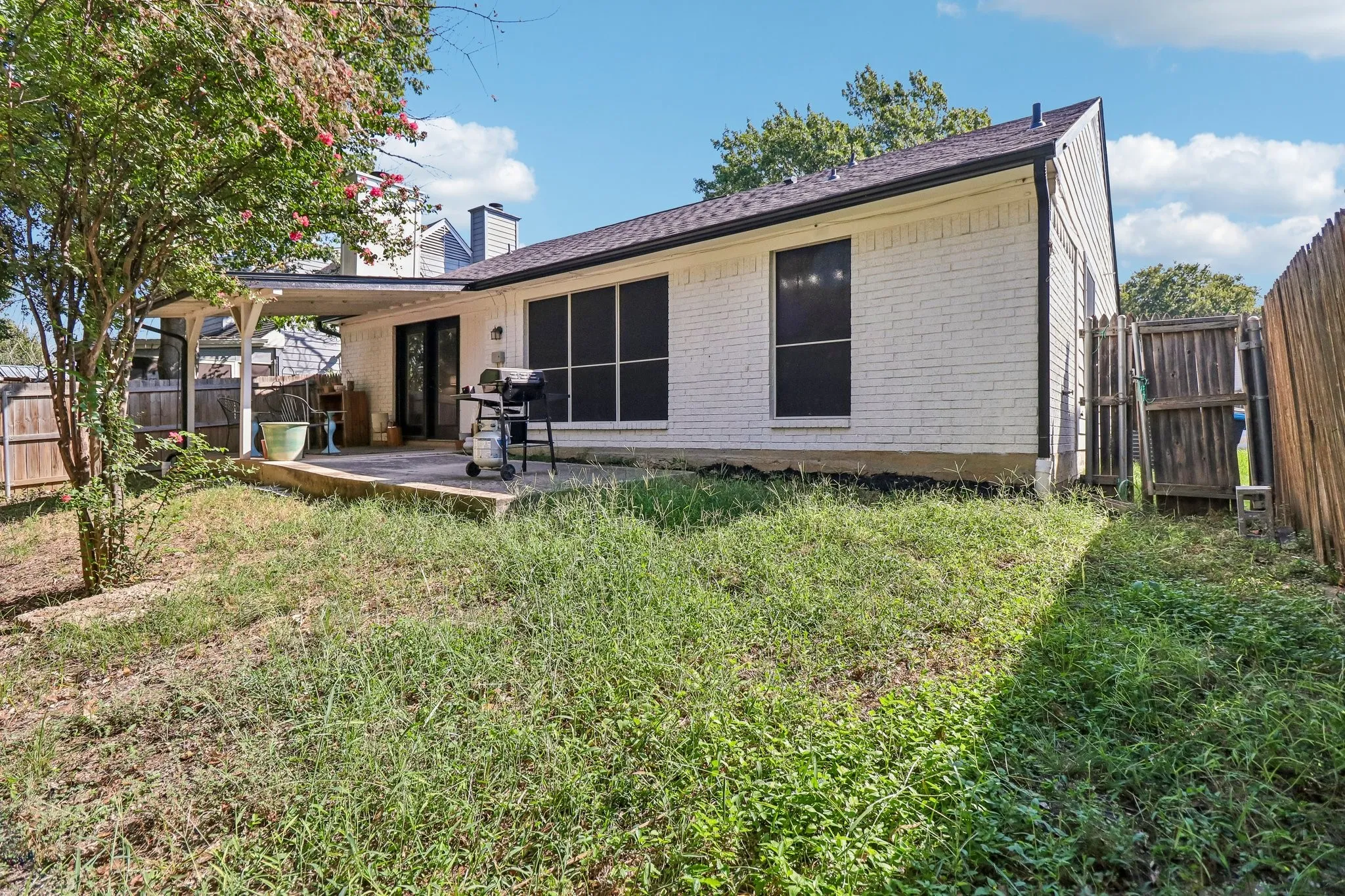 Single Family Residence For Sale in Tarrant County , 7721 Waxwing Circle W, Fort Worth, Texas 76137, 3 Bedroom, 2 Bathroom, 2 Garage spaces, 1,272 Sqft, built in 1987, mls#21382248, Real Estate Agent in Fort Worth, Homes For Sale in Tarrant county, Homes For Sale in Fort Worth, Realtor in Fort Worth Texas, Real Estate Brokerage Independent Realty Texas, Luminita Cordes Realtor