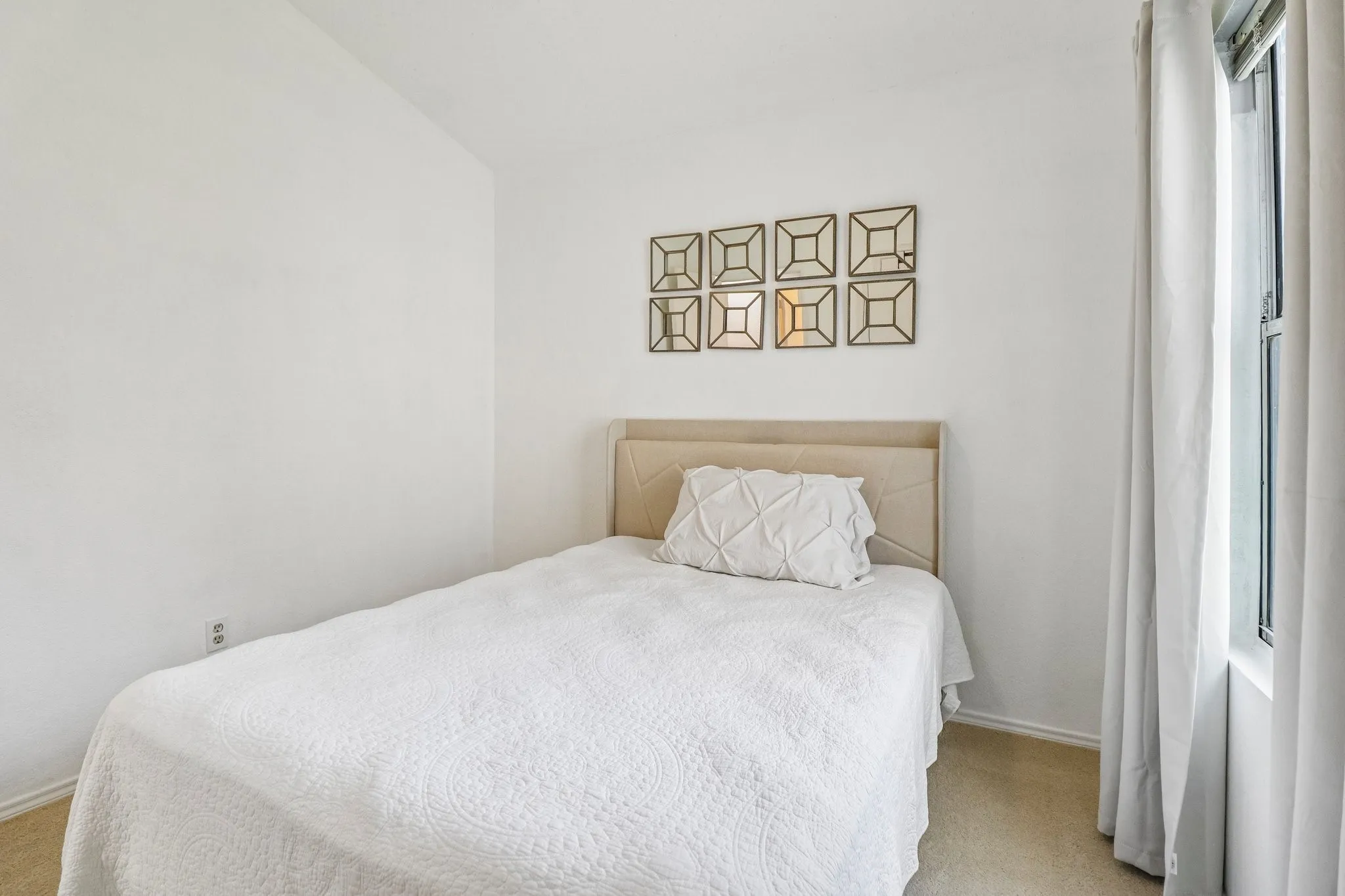 Single Family Residence For Sale in Tarrant County , 7721 Waxwing Circle W, Fort Worth, Texas 76137, 3 Bedroom, 2 Bathroom, 2 Garage spaces, 1,272 Sqft, built in 1987, mls#21382248, Real Estate Agent in Fort Worth, Homes For Sale in Tarrant county, Homes For Sale in Fort Worth, Realtor in Fort Worth Texas, Real Estate Brokerage Independent Realty Texas, Luminita Cordes Realtor