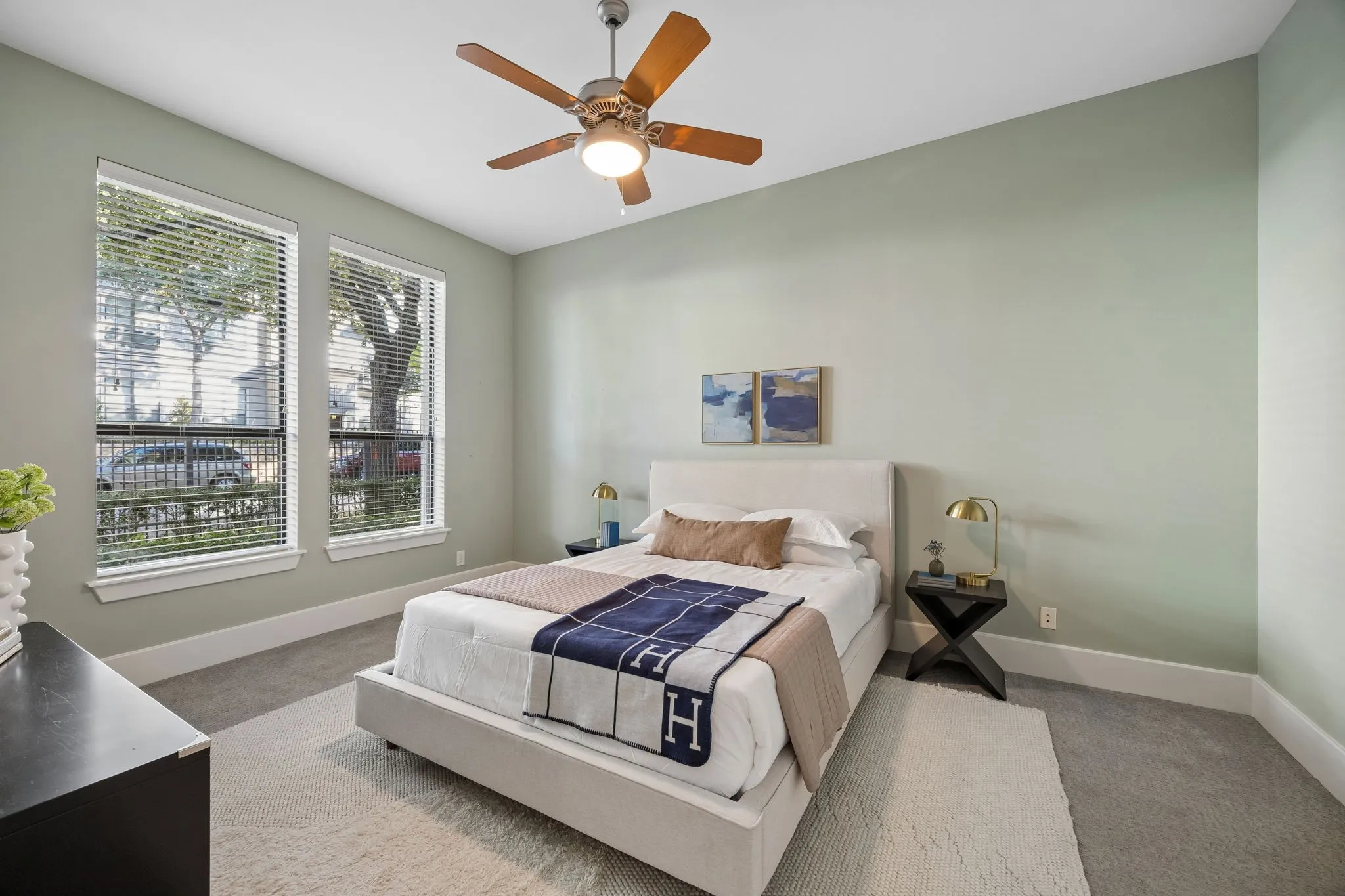 Townhouse For Sale in Dallas County , 2606 Shelby Avenue 102, Dallas, Texas 75219, 2 Bedroom, 3 Bathroom, 2 Garage spaces, 2,370 Sqft, built in 2005, mls#21391197, Real Estate Agent in Dallas, Homes For Sale in Dallas county, Homes For Sale in Dallas, Realtor in Dallas Texas, Real Estate Brokerage Independent Realty Texas, Luminita Cordes Realtor