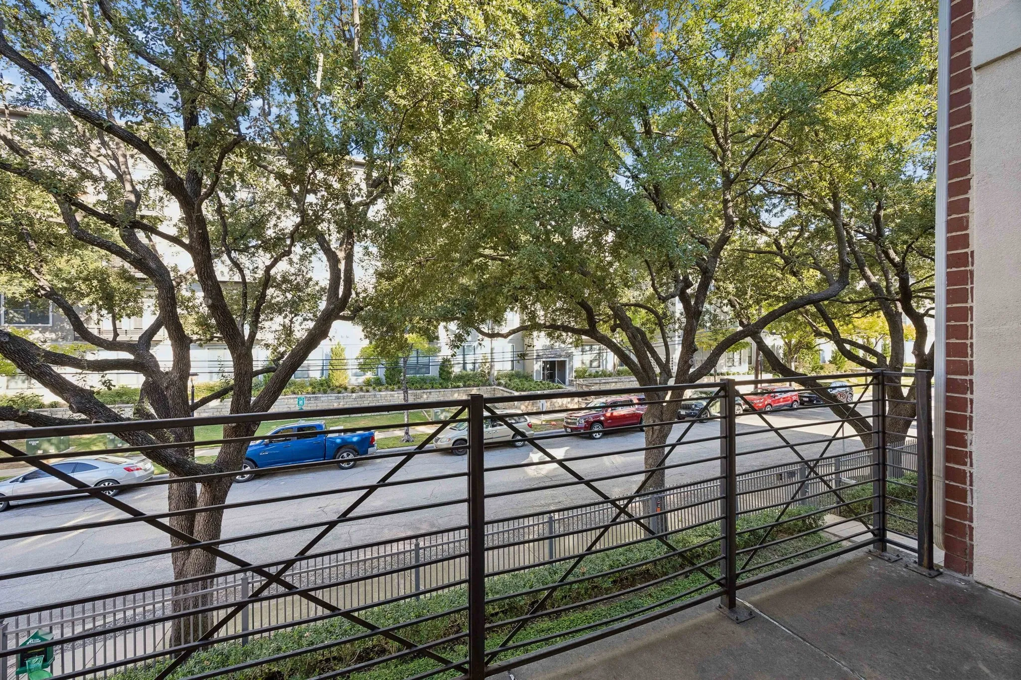 Townhouse For Sale in Dallas County , 2606 Shelby Avenue 102, Dallas, Texas 75219, 2 Bedroom, 3 Bathroom, 2 Garage spaces, 2,370 Sqft, built in 2005, mls#21391197, Real Estate Agent in Dallas, Homes For Sale in Dallas county, Homes For Sale in Dallas, Realtor in Dallas Texas, Real Estate Brokerage Independent Realty Texas, Luminita Cordes Realtor