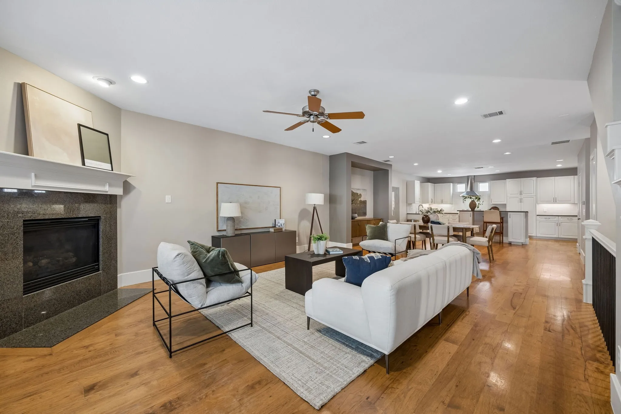 Townhouse For Sale in Dallas County , 2606 Shelby Avenue 102, Dallas, Texas 75219, 2 Bedroom, 3 Bathroom, 2 Garage spaces, 2,370 Sqft, built in 2005, mls#21391197, Real Estate Agent in Dallas, Homes For Sale in Dallas county, Homes For Sale in Dallas, Realtor in Dallas Texas, Real Estate Brokerage Independent Realty Texas, Luminita Cordes Realtor