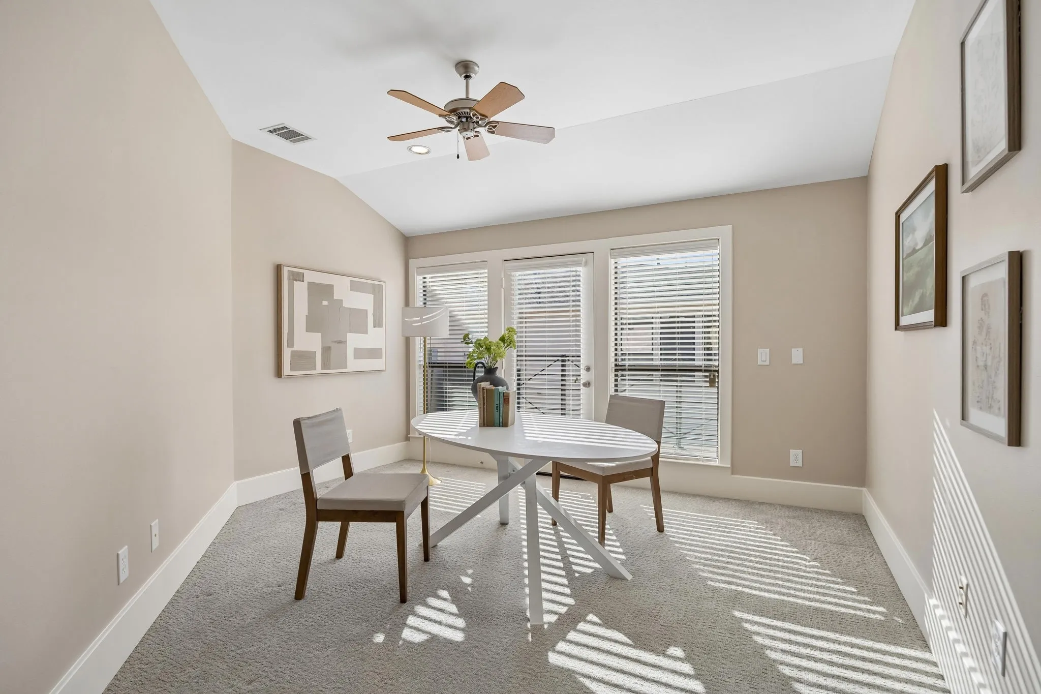 Townhouse For Sale in Dallas County , 2606 Shelby Avenue 102, Dallas, Texas 75219, 2 Bedroom, 3 Bathroom, 2 Garage spaces, 2,370 Sqft, built in 2005, mls#21391197, Real Estate Agent in Dallas, Homes For Sale in Dallas county, Homes For Sale in Dallas, Realtor in Dallas Texas, Real Estate Brokerage Independent Realty Texas, Luminita Cordes Realtor