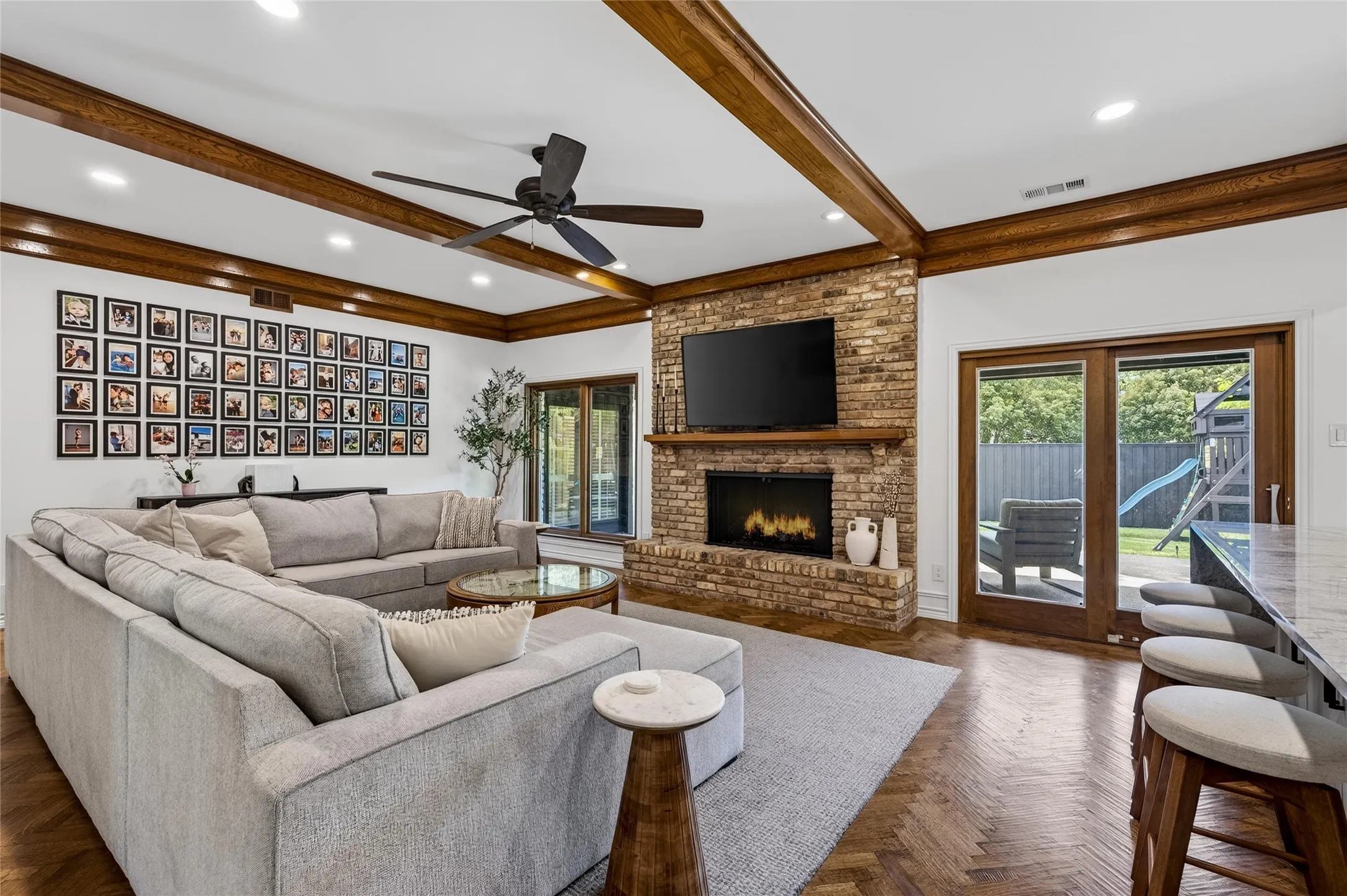 Single Family Residence For Sale in Dallas County , 7108 Hunters Ridge Drive, Dallas, Texas 75248, 4 Bedroom, 4 Bathroom, 2 Garage spaces, 3,415 Sqft, built in 1972, mls#21391203, Real Estate Agent in Dallas, Homes For Sale in Dallas county, Homes For Sale in Dallas, Realtor in Dallas Texas, Real Estate Brokerage Independent Realty Texas, Luminita Cordes Realtor