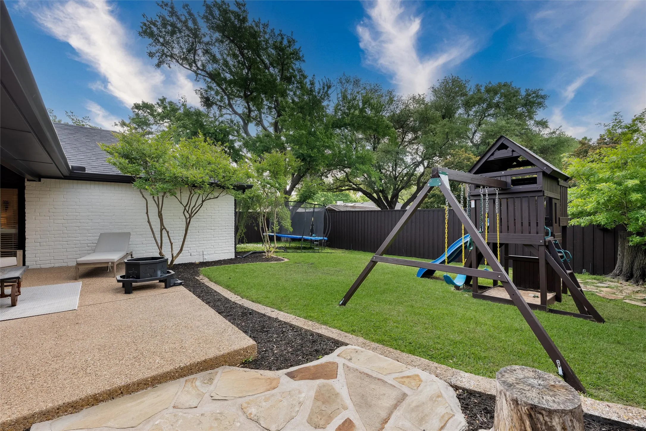 Single Family Residence For Sale in Dallas County , 7108 Hunters Ridge Drive, Dallas, Texas 75248, 4 Bedroom, 4 Bathroom, 2 Garage spaces, 3,415 Sqft, built in 1972, mls#21391203, Real Estate Agent in Dallas, Homes For Sale in Dallas county, Homes For Sale in Dallas, Realtor in Dallas Texas, Real Estate Brokerage Independent Realty Texas, Luminita Cordes Realtor