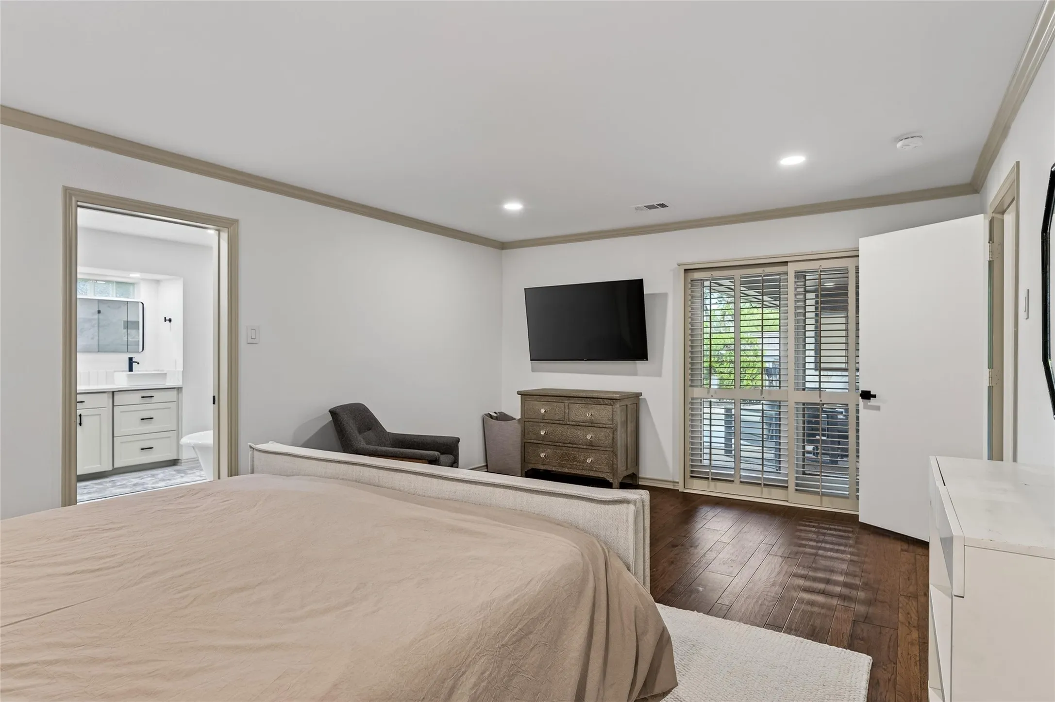 Single Family Residence For Sale in Dallas County , 7108 Hunters Ridge Drive, Dallas, Texas 75248, 4 Bedroom, 4 Bathroom, 2 Garage spaces, 3,415 Sqft, built in 1972, mls#21391203, Real Estate Agent in Dallas, Homes For Sale in Dallas county, Homes For Sale in Dallas, Realtor in Dallas Texas, Real Estate Brokerage Independent Realty Texas, Luminita Cordes Realtor