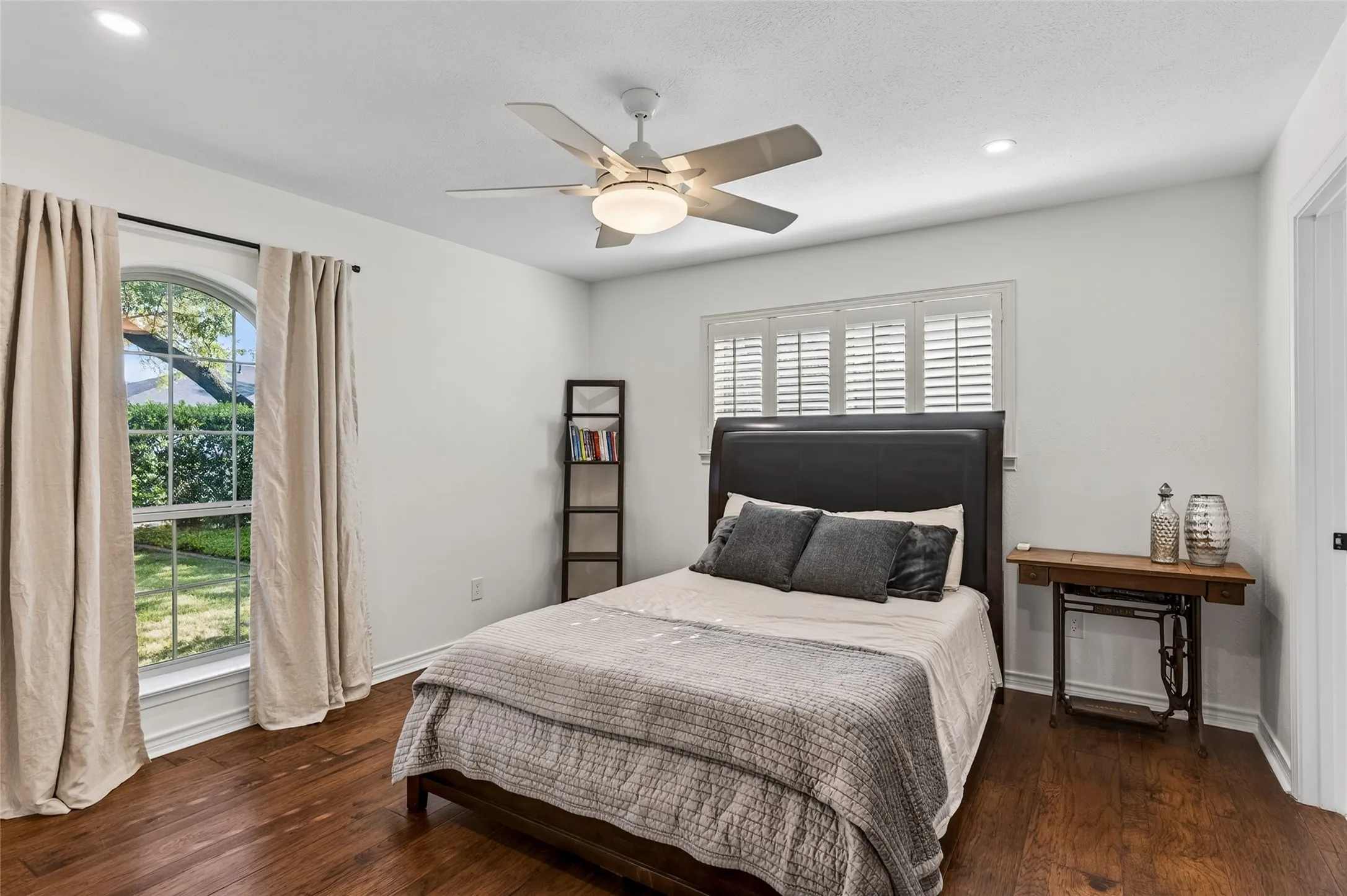 Single Family Residence For Sale in Dallas County , 7108 Hunters Ridge Drive, Dallas, Texas 75248, 4 Bedroom, 4 Bathroom, 2 Garage spaces, 3,415 Sqft, built in 1972, mls#21391203, Real Estate Agent in Dallas, Homes For Sale in Dallas county, Homes For Sale in Dallas, Realtor in Dallas Texas, Real Estate Brokerage Independent Realty Texas, Luminita Cordes Realtor