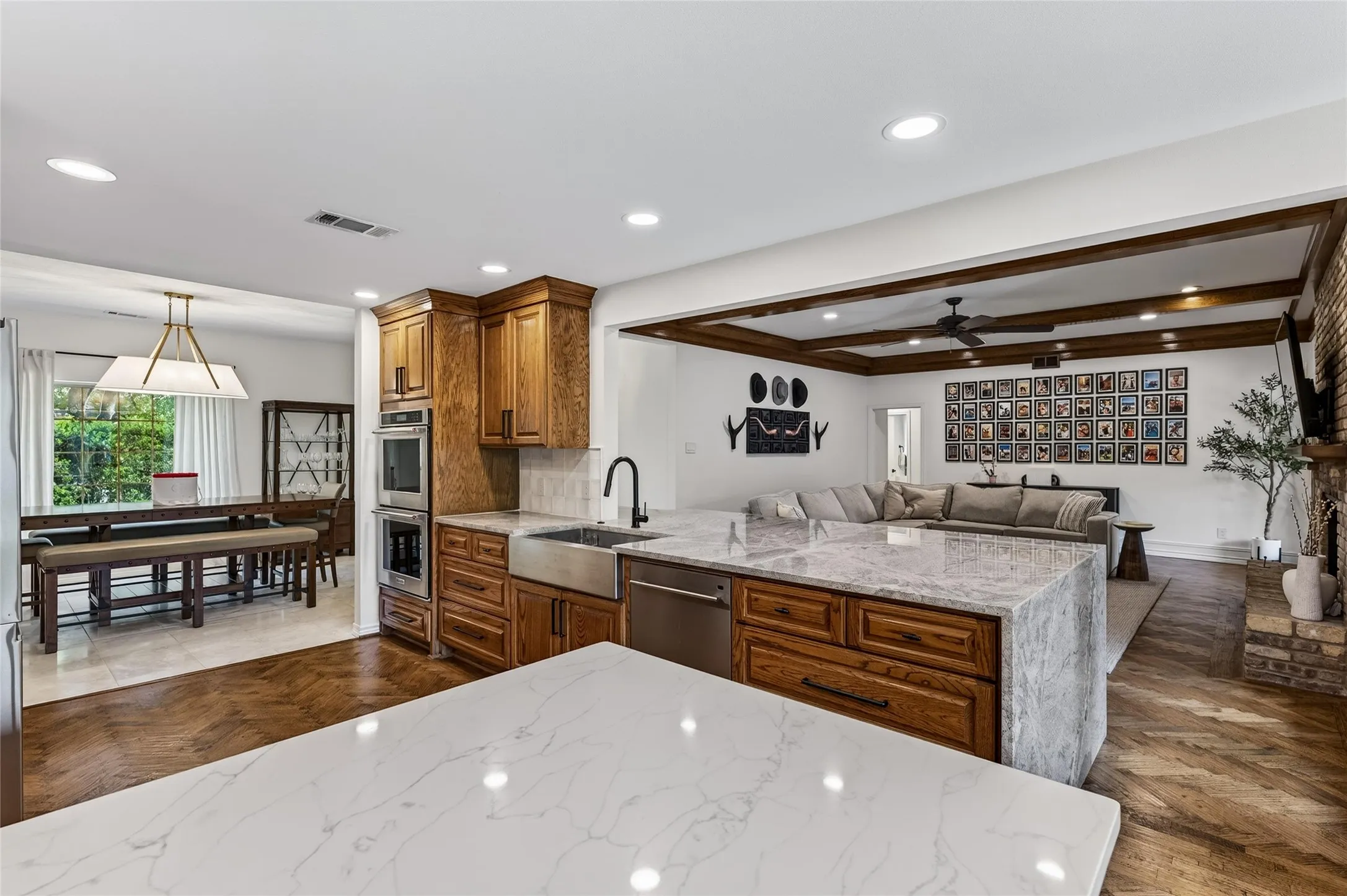 Single Family Residence For Sale in Dallas County , 7108 Hunters Ridge Drive, Dallas, Texas 75248, 4 Bedroom, 4 Bathroom, 2 Garage spaces, 3,415 Sqft, built in 1972, mls#21391203, Real Estate Agent in Dallas, Homes For Sale in Dallas county, Homes For Sale in Dallas, Realtor in Dallas Texas, Real Estate Brokerage Independent Realty Texas, Luminita Cordes Realtor