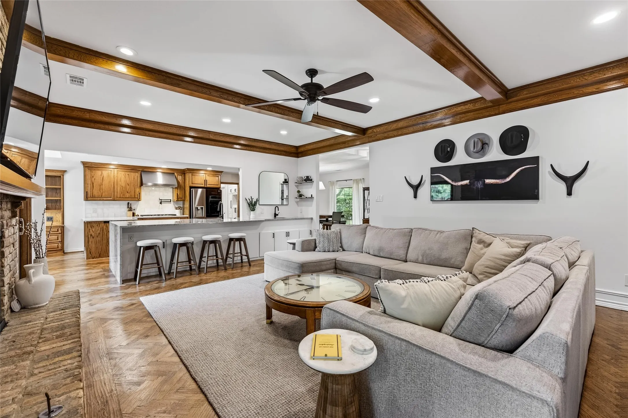Single Family Residence For Sale in Dallas County , 7108 Hunters Ridge Drive, Dallas, Texas 75248, 4 Bedroom, 4 Bathroom, 2 Garage spaces, 3,415 Sqft, built in 1972, mls#21391203, Real Estate Agent in Dallas, Homes For Sale in Dallas county, Homes For Sale in Dallas, Realtor in Dallas Texas, Real Estate Brokerage Independent Realty Texas, Luminita Cordes Realtor