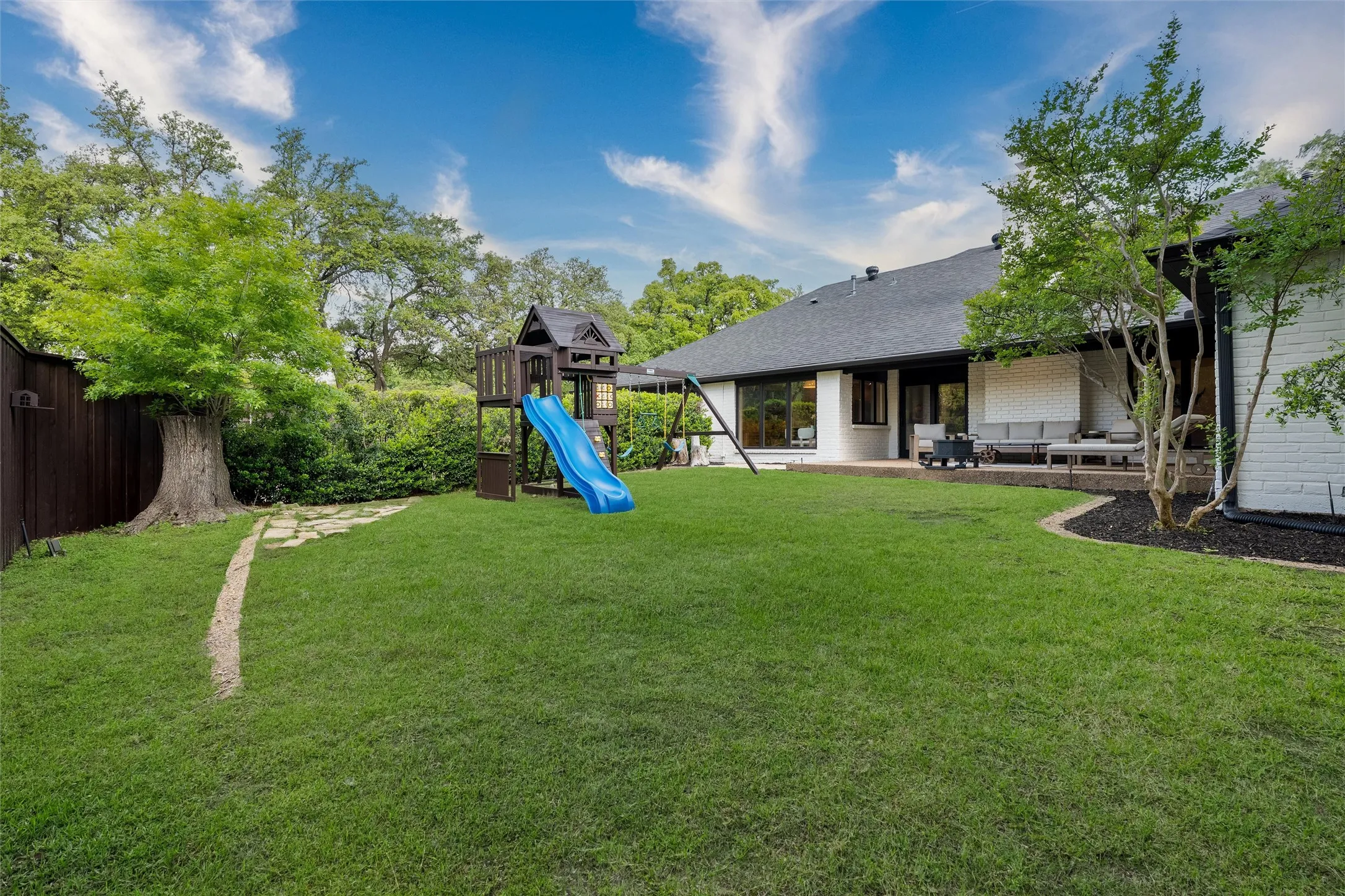 Single Family Residence For Sale in Dallas County , 7108 Hunters Ridge Drive, Dallas, Texas 75248, 4 Bedroom, 4 Bathroom, 2 Garage spaces, 3,415 Sqft, built in 1972, mls#21391203, Real Estate Agent in Dallas, Homes For Sale in Dallas county, Homes For Sale in Dallas, Realtor in Dallas Texas, Real Estate Brokerage Independent Realty Texas, Luminita Cordes Realtor
