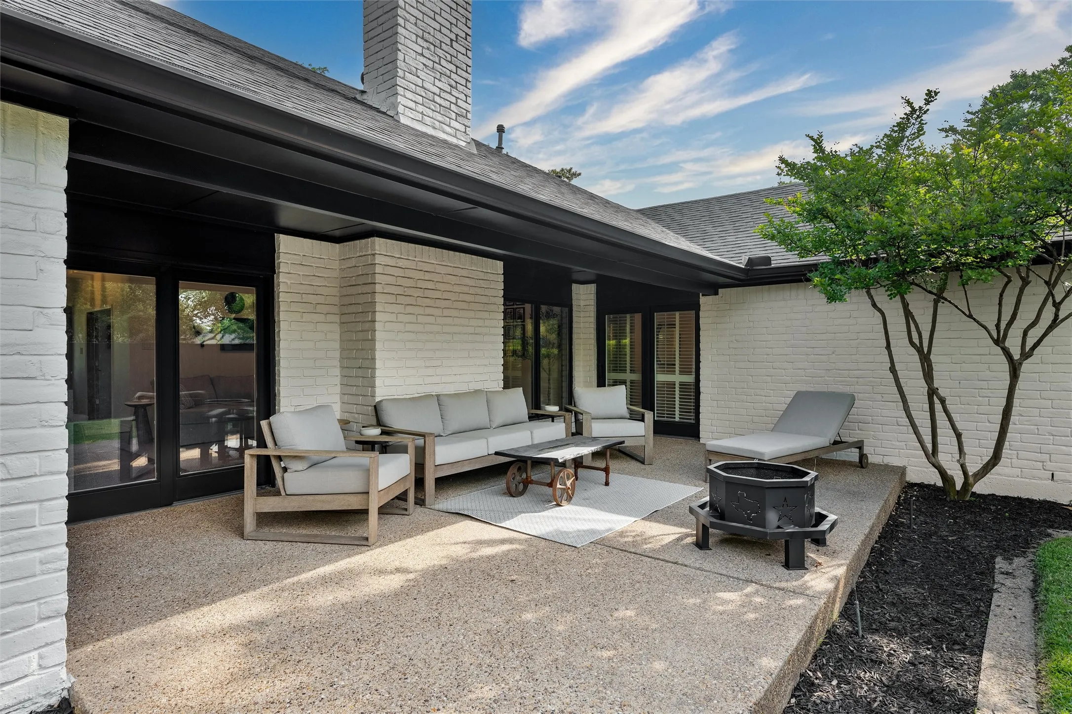 Single Family Residence For Sale in Dallas County , 7108 Hunters Ridge Drive, Dallas, Texas 75248, 4 Bedroom, 4 Bathroom, 2 Garage spaces, 3,415 Sqft, built in 1972, mls#21391203, Real Estate Agent in Dallas, Homes For Sale in Dallas county, Homes For Sale in Dallas, Realtor in Dallas Texas, Real Estate Brokerage Independent Realty Texas, Luminita Cordes Realtor