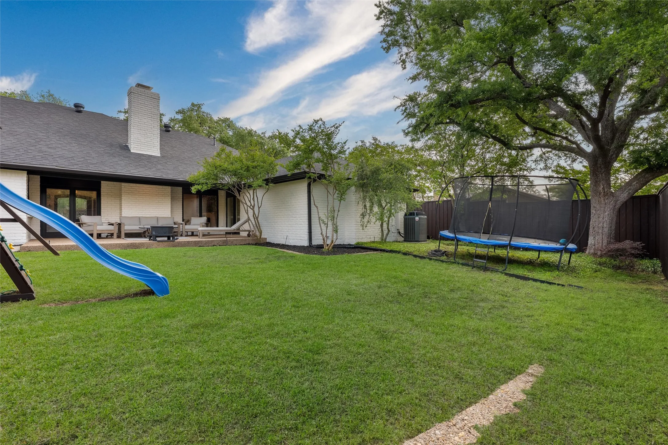 Single Family Residence For Sale in Dallas County , 7108 Hunters Ridge Drive, Dallas, Texas 75248, 4 Bedroom, 4 Bathroom, 2 Garage spaces, 3,415 Sqft, built in 1972, mls#21391203, Real Estate Agent in Dallas, Homes For Sale in Dallas county, Homes For Sale in Dallas, Realtor in Dallas Texas, Real Estate Brokerage Independent Realty Texas, Luminita Cordes Realtor