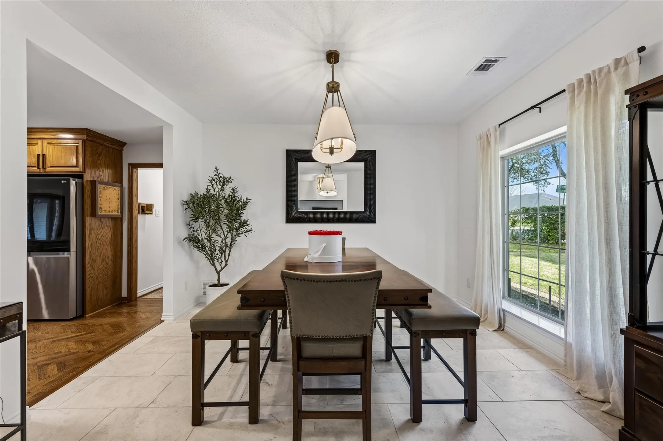 Single Family Residence For Sale in Dallas County , 7108 Hunters Ridge Drive, Dallas, Texas 75248, 4 Bedroom, 4 Bathroom, 2 Garage spaces, 3,415 Sqft, built in 1972, mls#21391203, Real Estate Agent in Dallas, Homes For Sale in Dallas county, Homes For Sale in Dallas, Realtor in Dallas Texas, Real Estate Brokerage Independent Realty Texas, Luminita Cordes Realtor