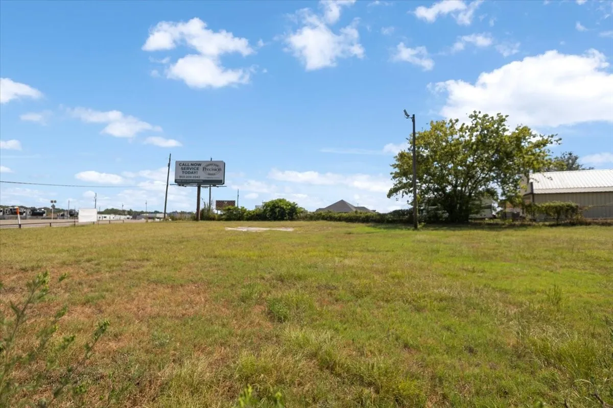 Warehouse For Sale in Smith County , 11041 US Highway 69 Highway N, Tyler, Texas 75706, 0, 0, Garage spaces, 0 Sqft, built in 1977, mls#21390845, Real Estate Agent in Tyler, Homes For Sale in Smith county, Homes For Sale in Tyler, Realtor in Tyler Texas, Real Estate Brokerage Independent Realty Texas, Luminita Cordes Realtor
